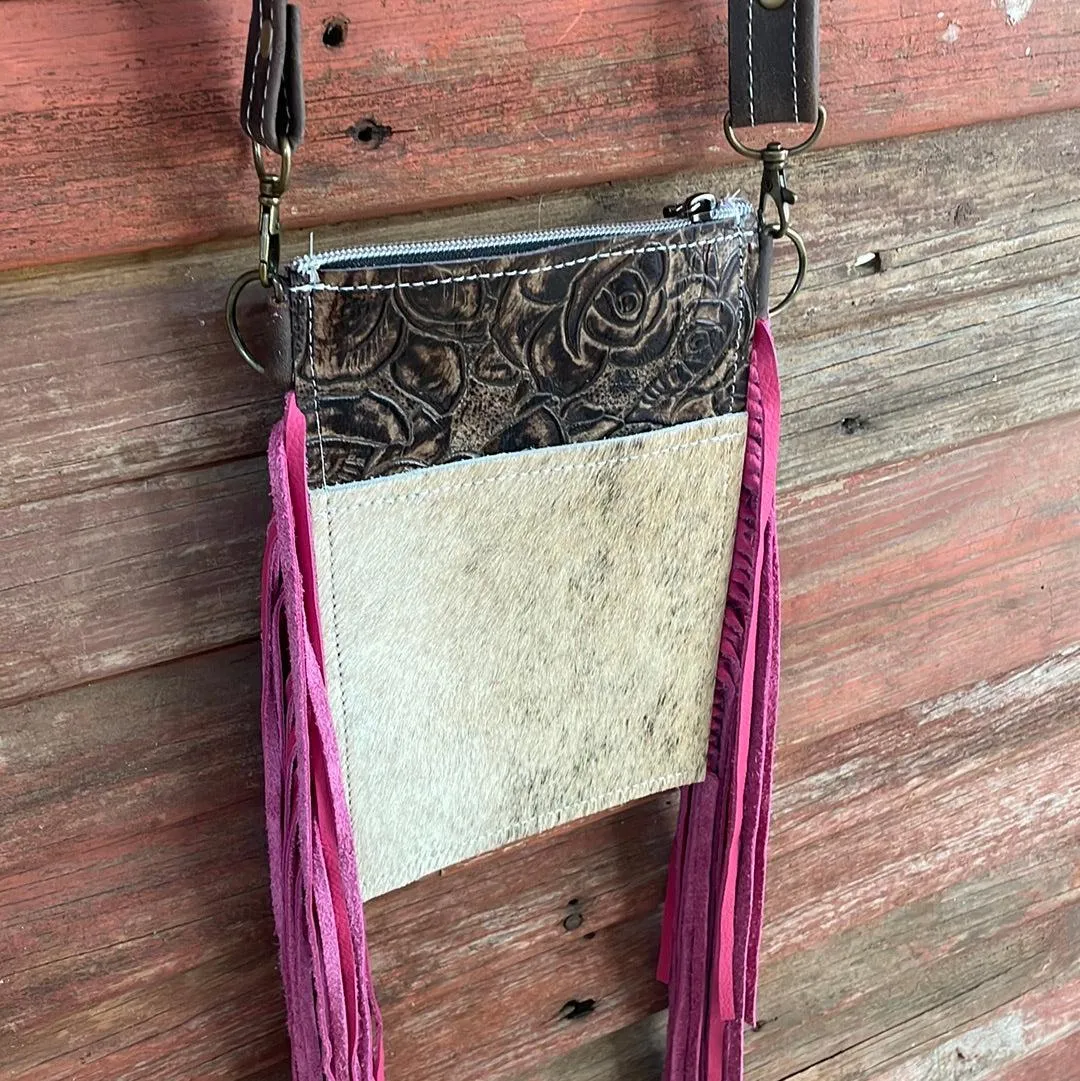 028 Carrie - Light Brindle w/ Deadwood Roses