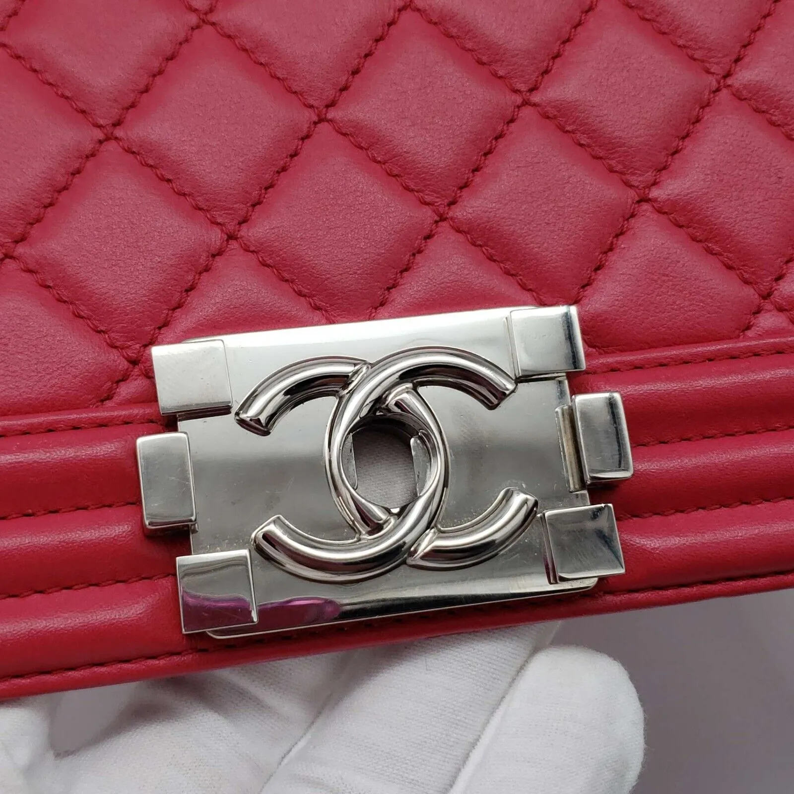 100% Authentic CHANEL Boy Leather Shoulder Bag 2550-080524
