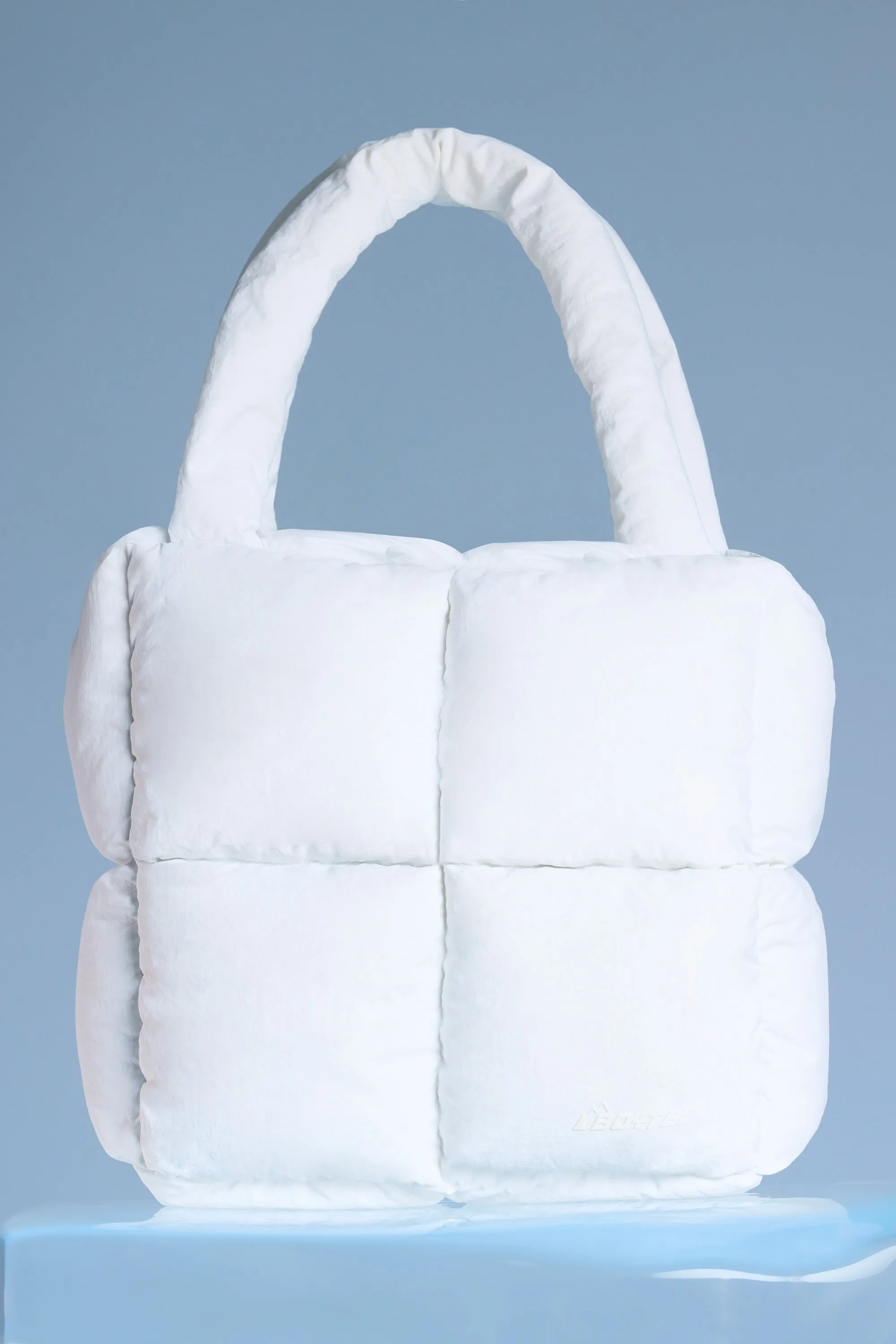 Arctic - Quilted Puffer Bag in White