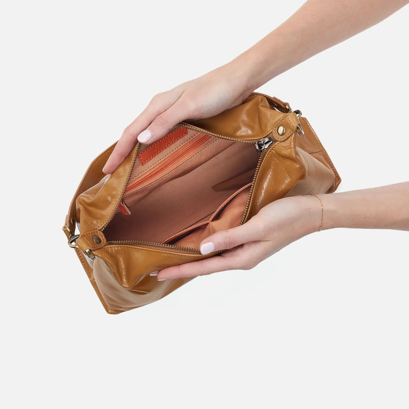 Avon Shoulder Bag In Polished Leather - Natural