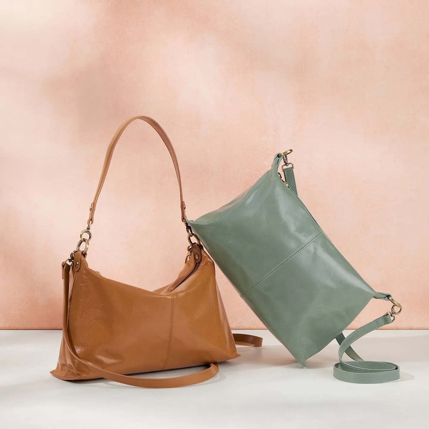 Avon Shoulder Bag In Polished Leather - Natural