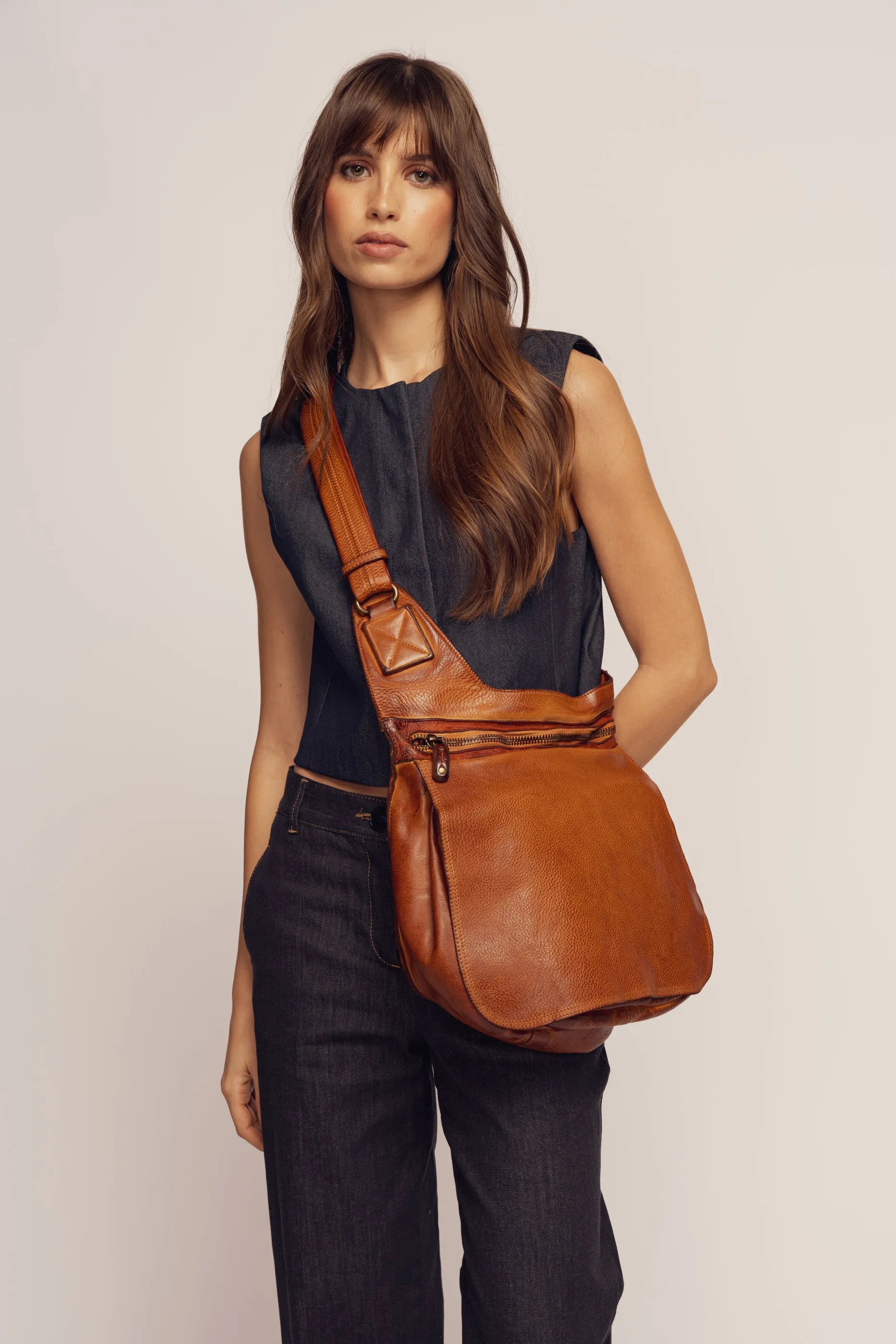 BAYSIDE84 Crossbody Saddle Bag - Cognac