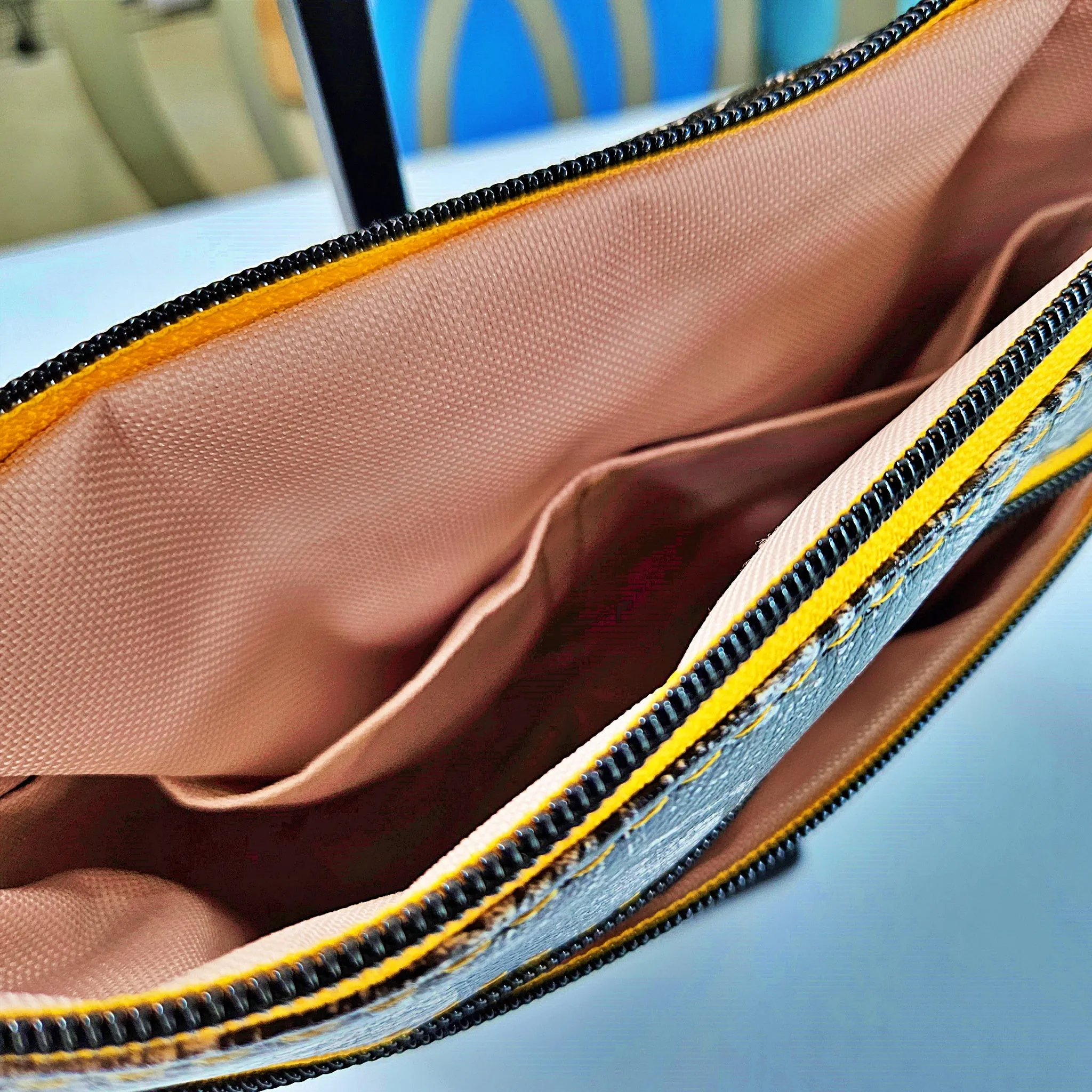 Bees Slumber Crossbody : Triple Zip