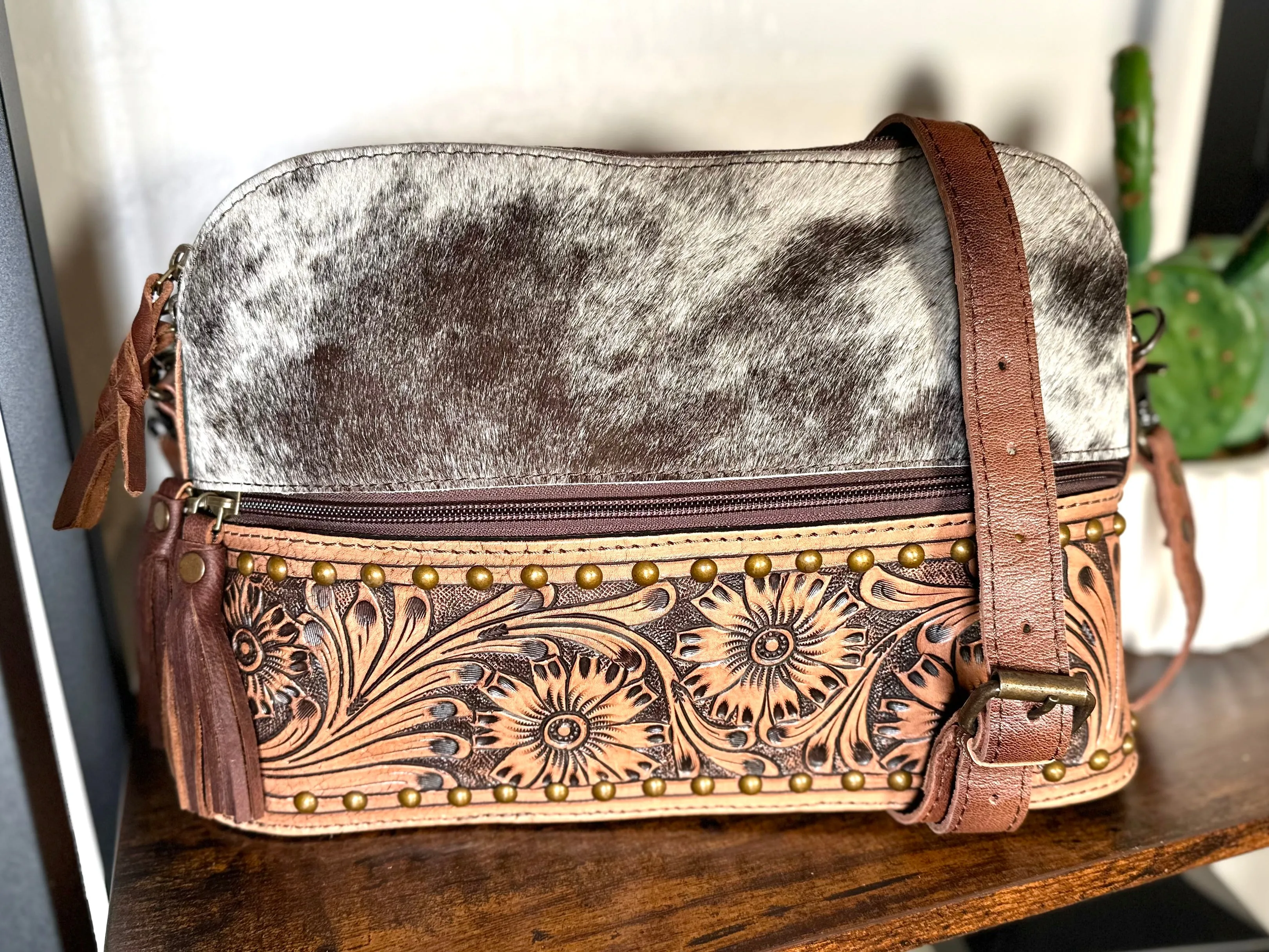 Brown Cowhide and Leather Floral Tooled Bottom Zipper Western Handbag