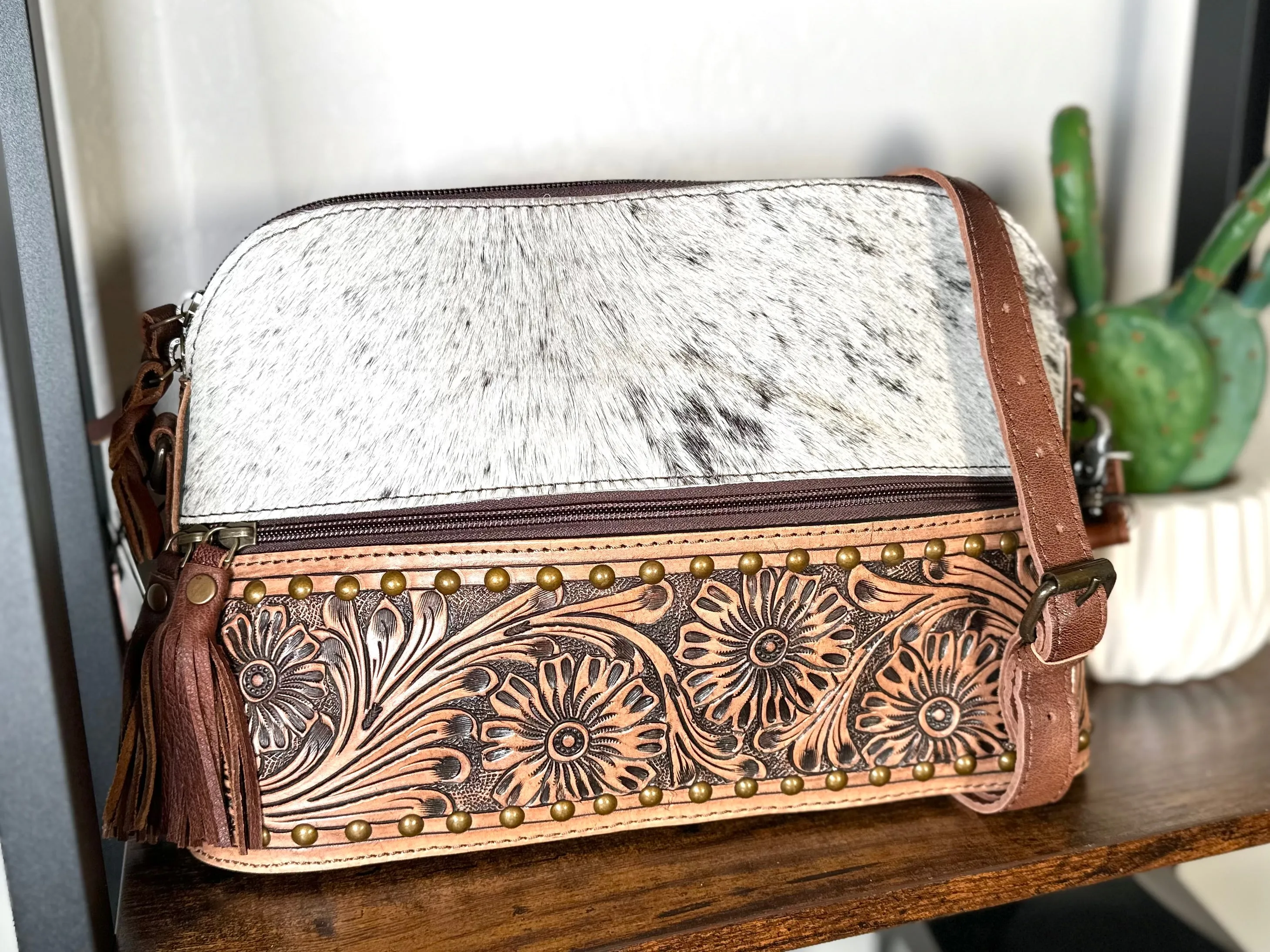 Brown Cowhide and Leather Floral Tooled Bottom Zipper Western Handbag