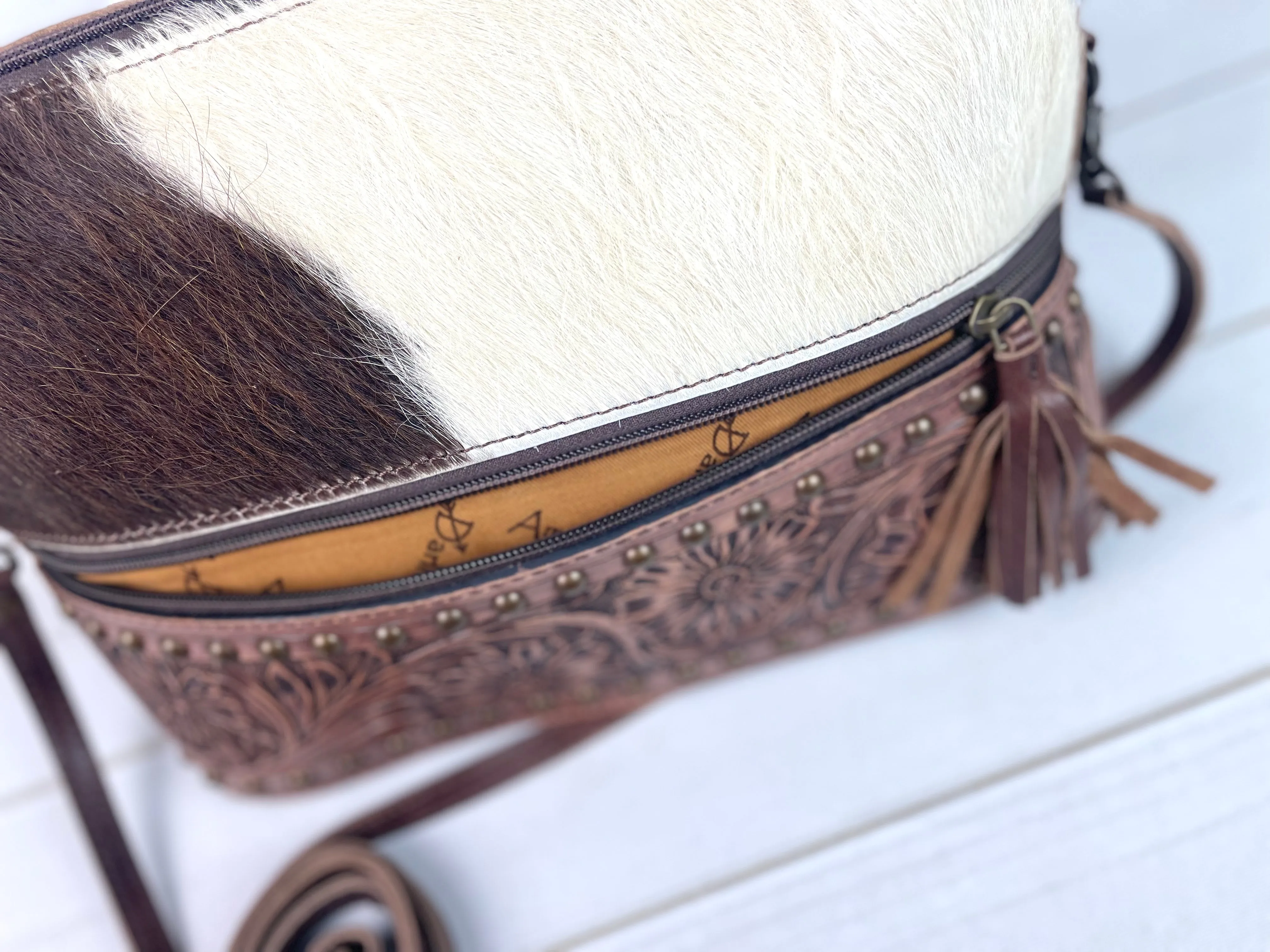 Brown Cowhide and Leather Floral Tooled Bottom Zipper Western Handbag