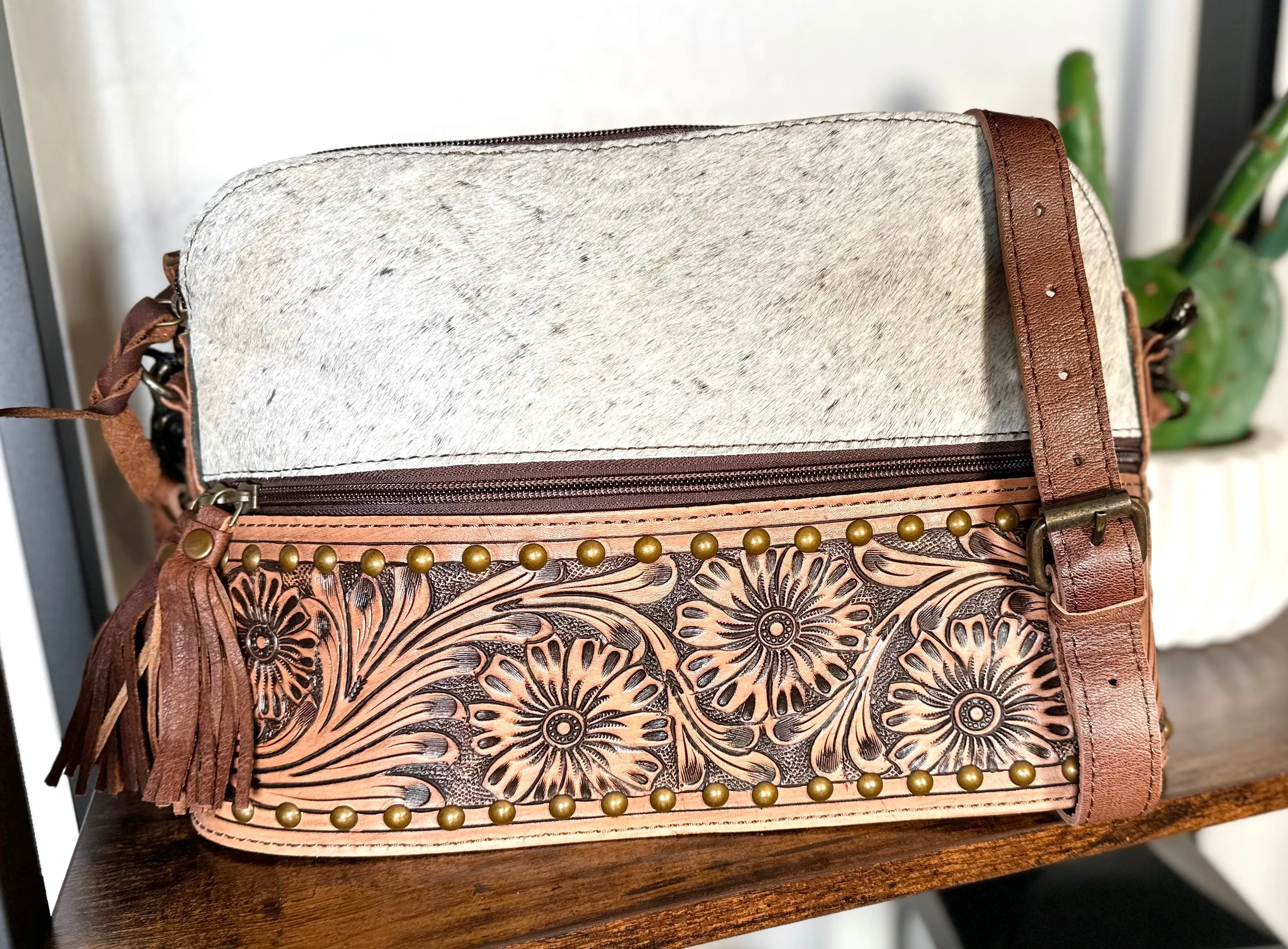 Brown Cowhide and Leather Floral Tooled Bottom Zipper Western Handbag