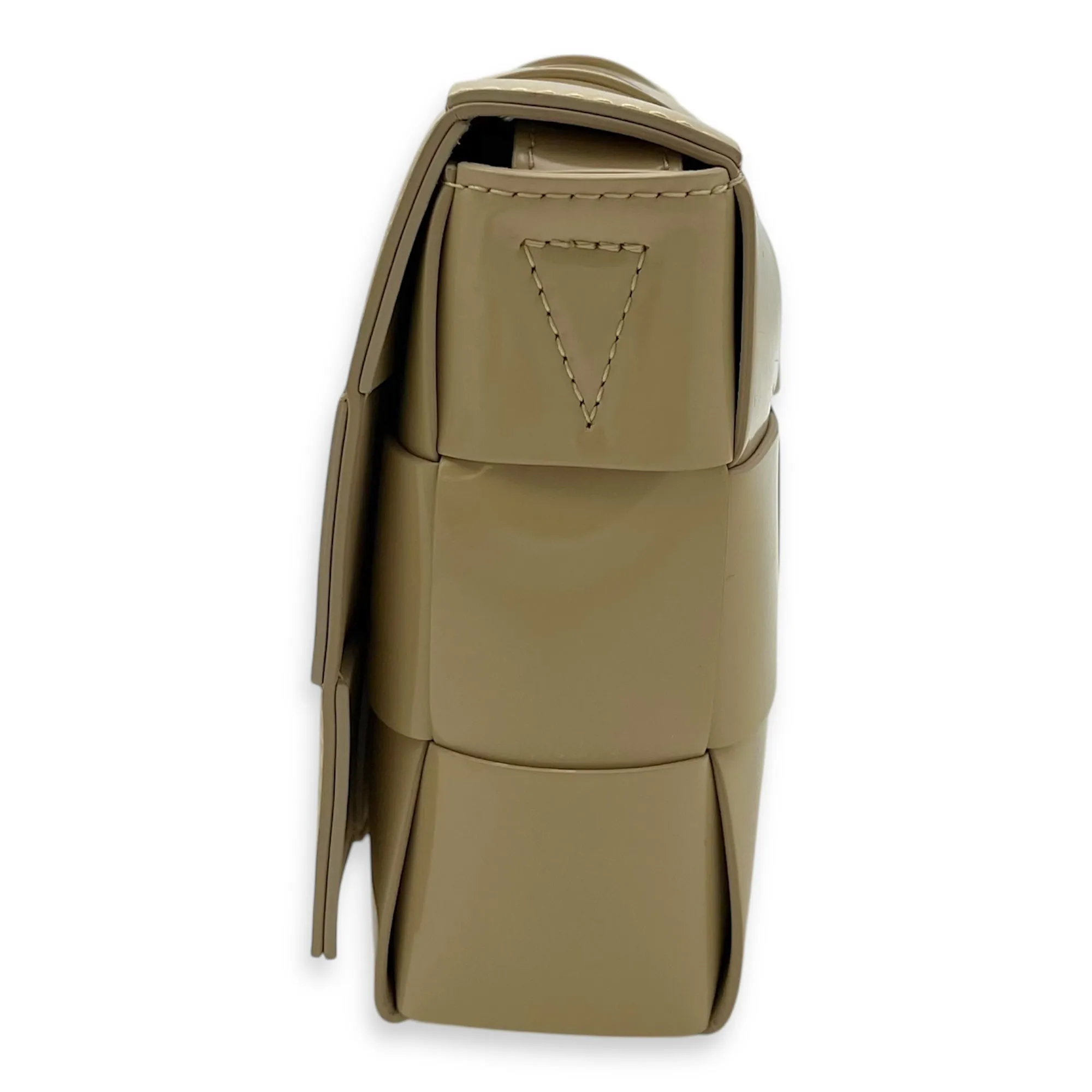 Cassette Crossbody Bag Beige in Patent Leather, Gold hardware