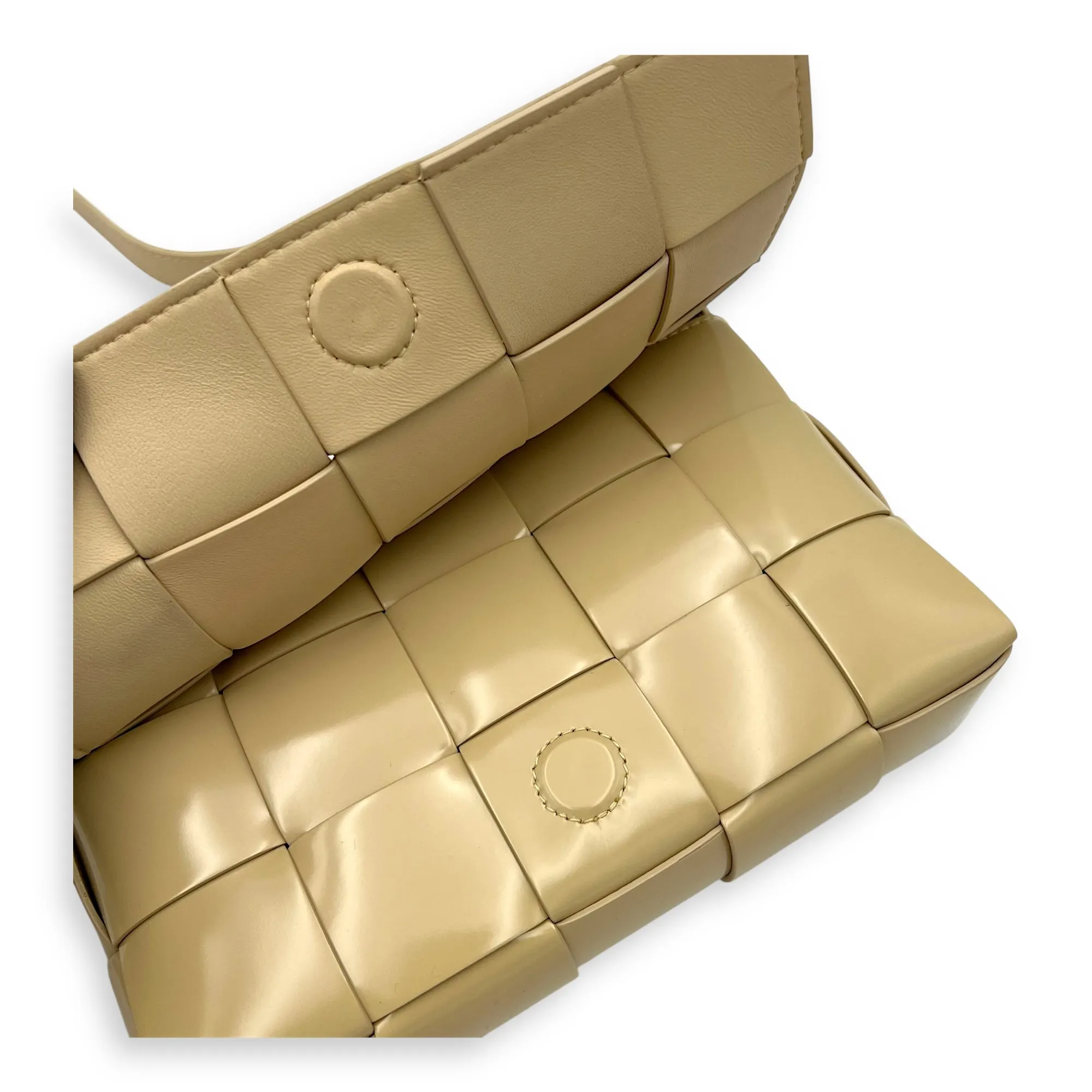 Cassette Crossbody Bag Beige in Patent Leather, Gold hardware