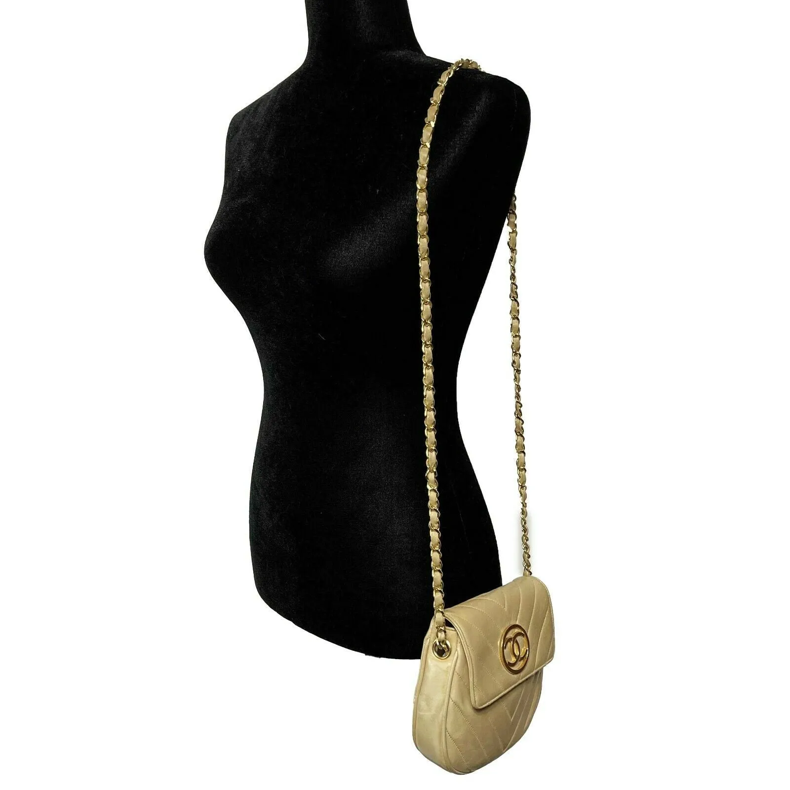 CHANEL - 90's Vintage Chevron Flap 24k - CC logo - Beige / Gold-tone Crossbody