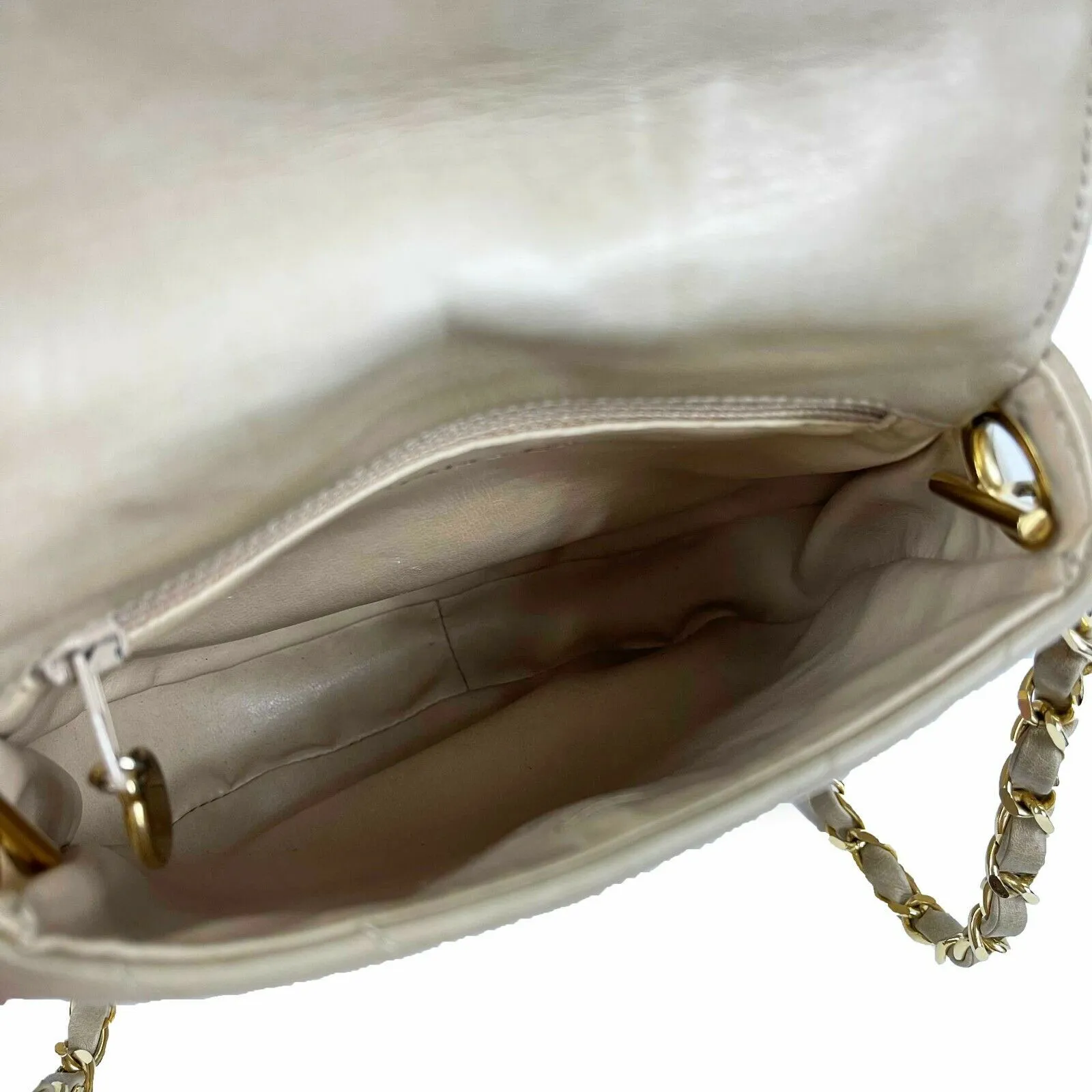 CHANEL - 90's Vintage Chevron Flap 24k - CC logo - Beige / Gold-tone Crossbody