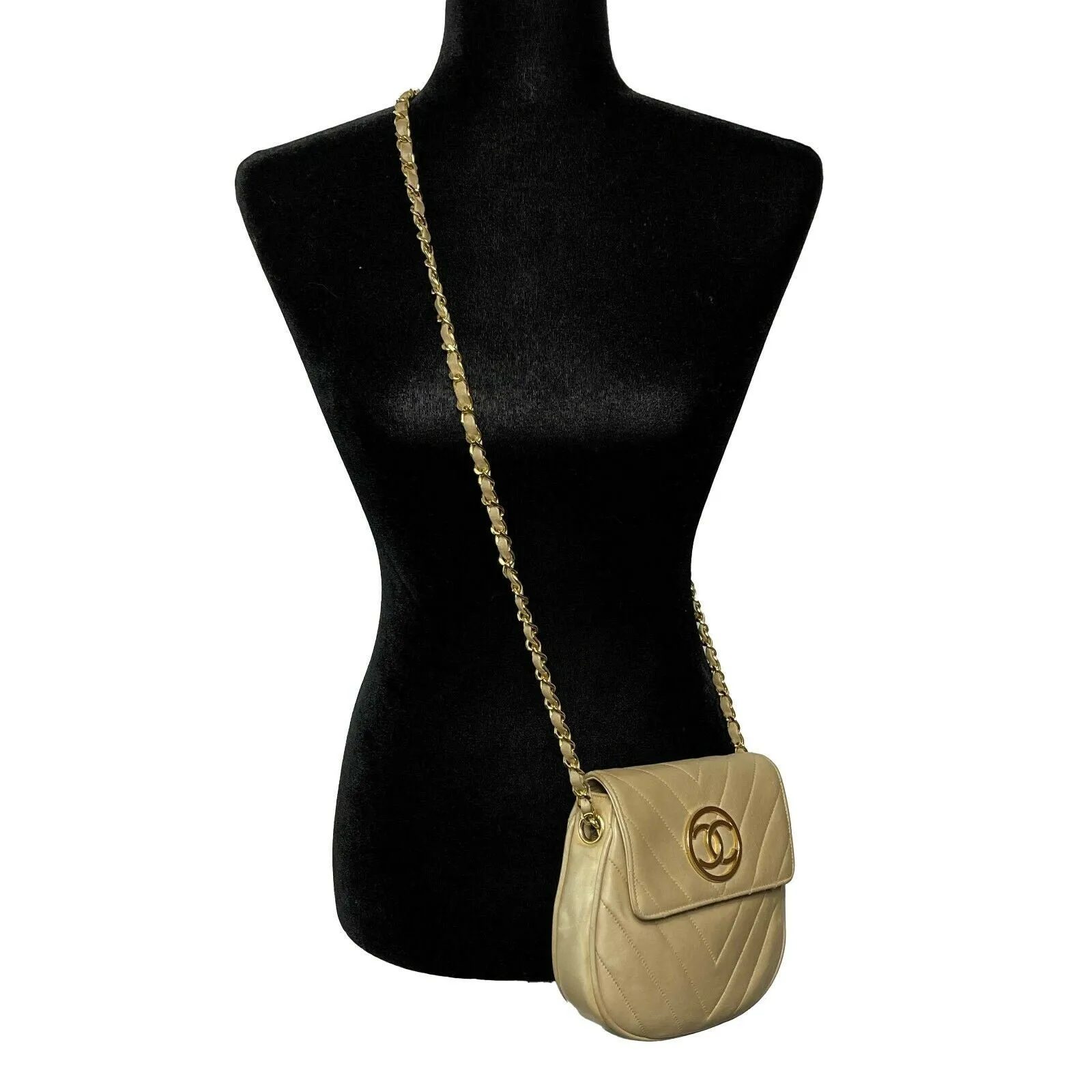 CHANEL - 90's Vintage Chevron Flap 24k - CC logo - Beige / Gold-tone Crossbody