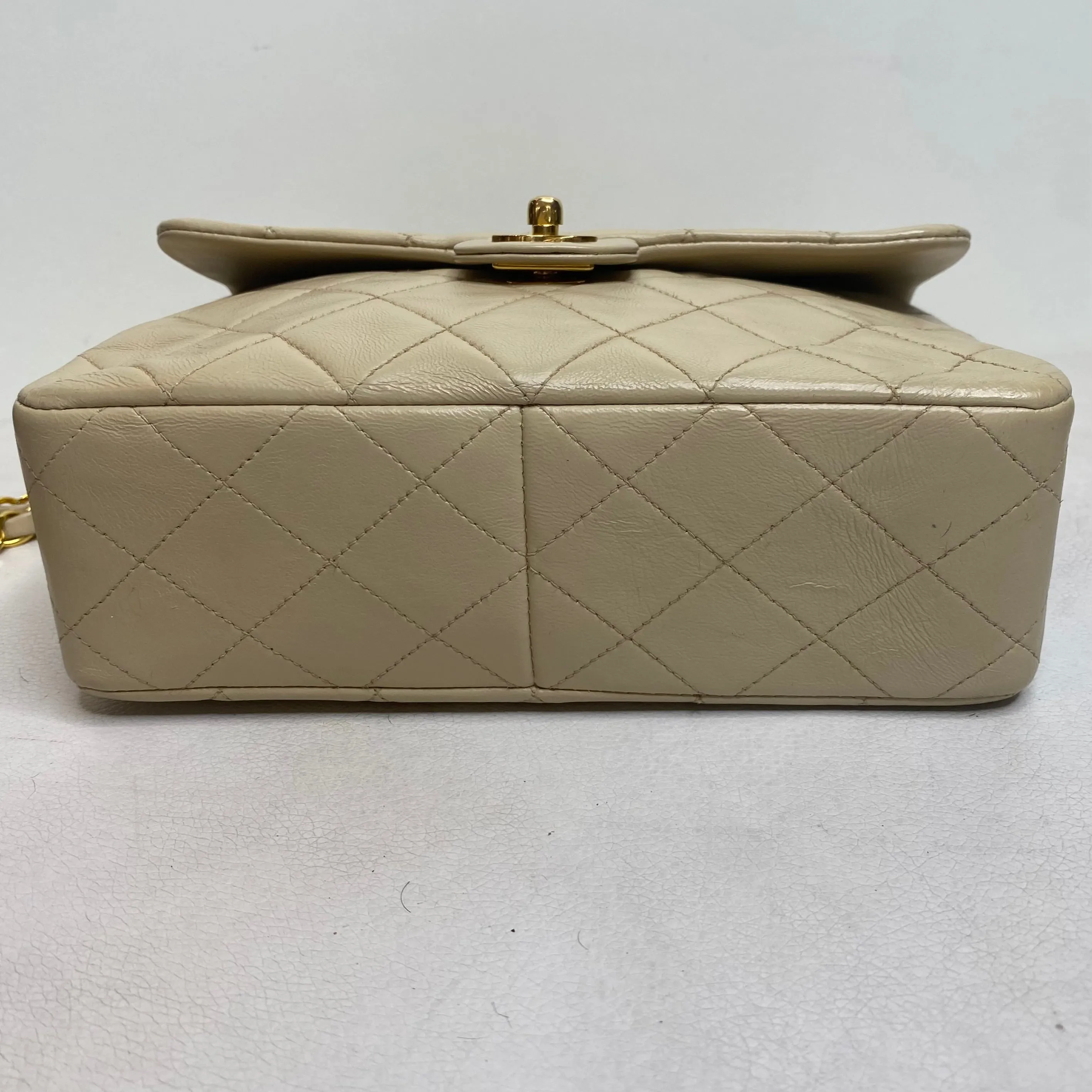 CHANEL Matelasse Crossbody Shoulder Bag Light Beige/Gold Lambskin Leather