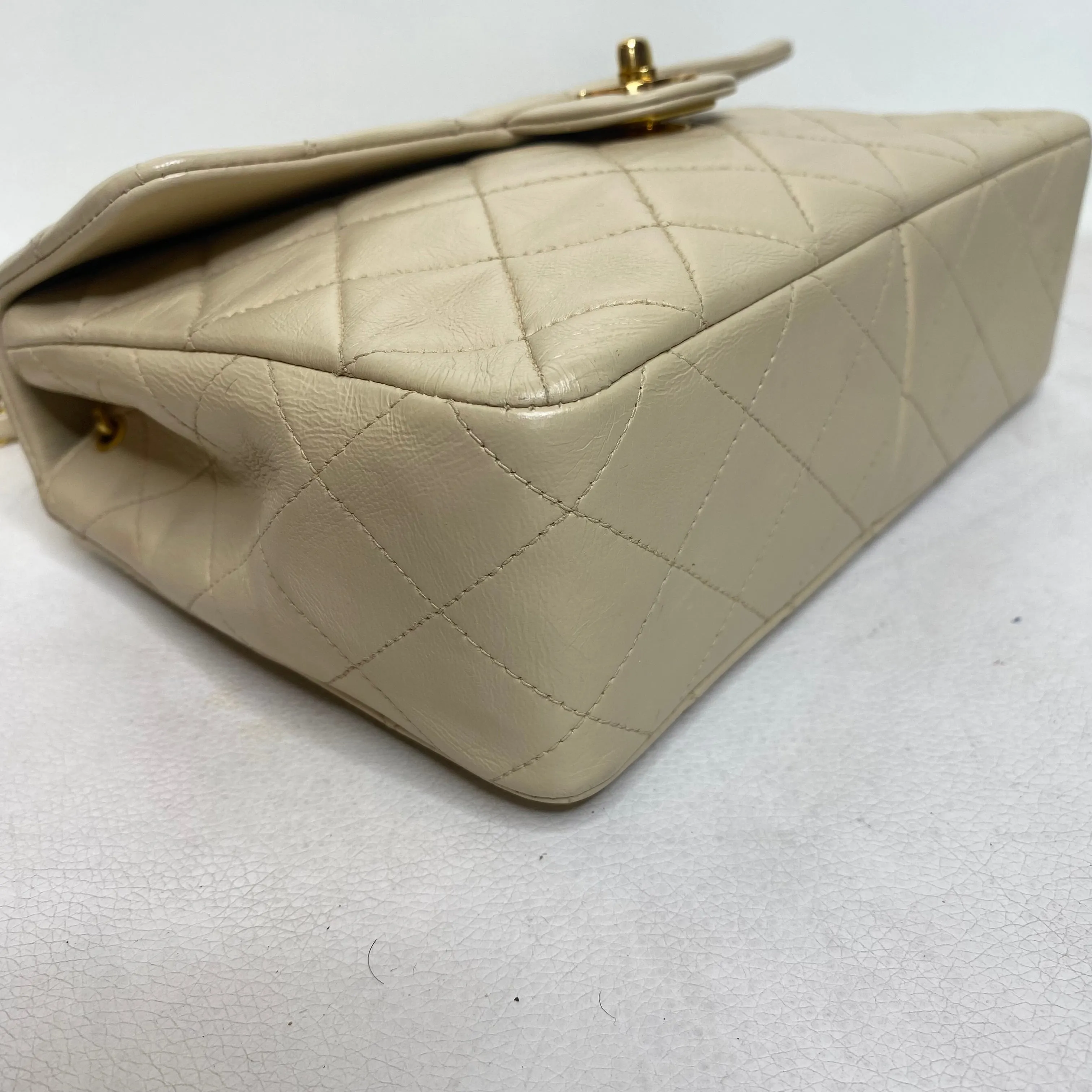 CHANEL Matelasse Crossbody Shoulder Bag Light Beige/Gold Lambskin Leather