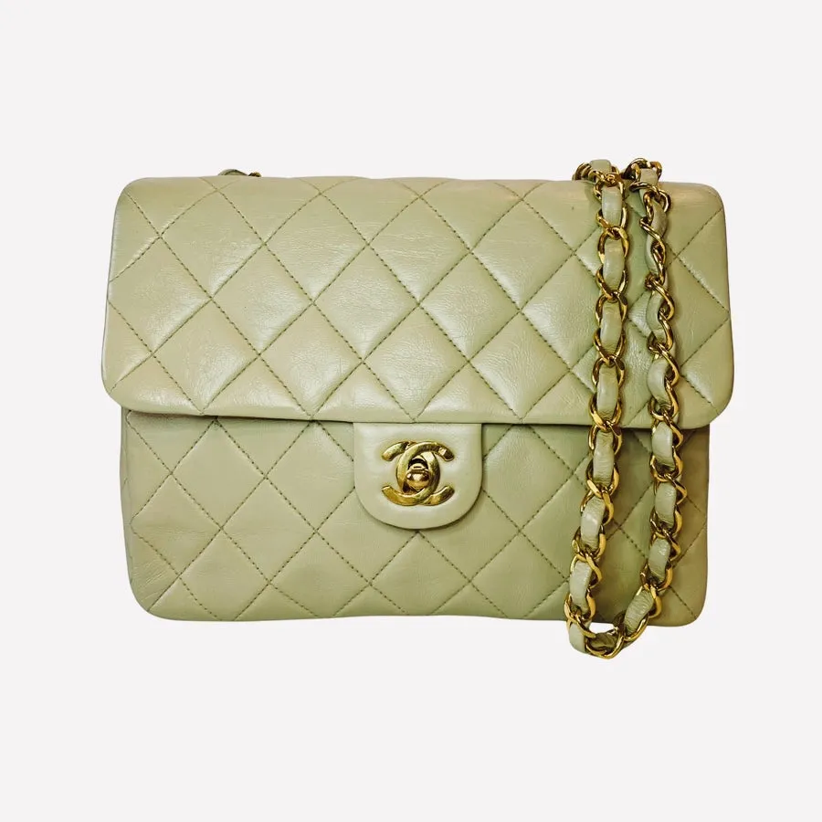 CHANEL Matelasse Crossbody Shoulder Bag Light Beige/Gold Lambskin Leather