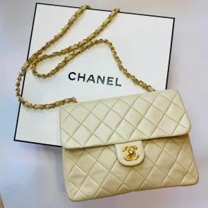 CHANEL Matelasse Crossbody Shoulder Bag Light Beige/Gold Lambskin Leather