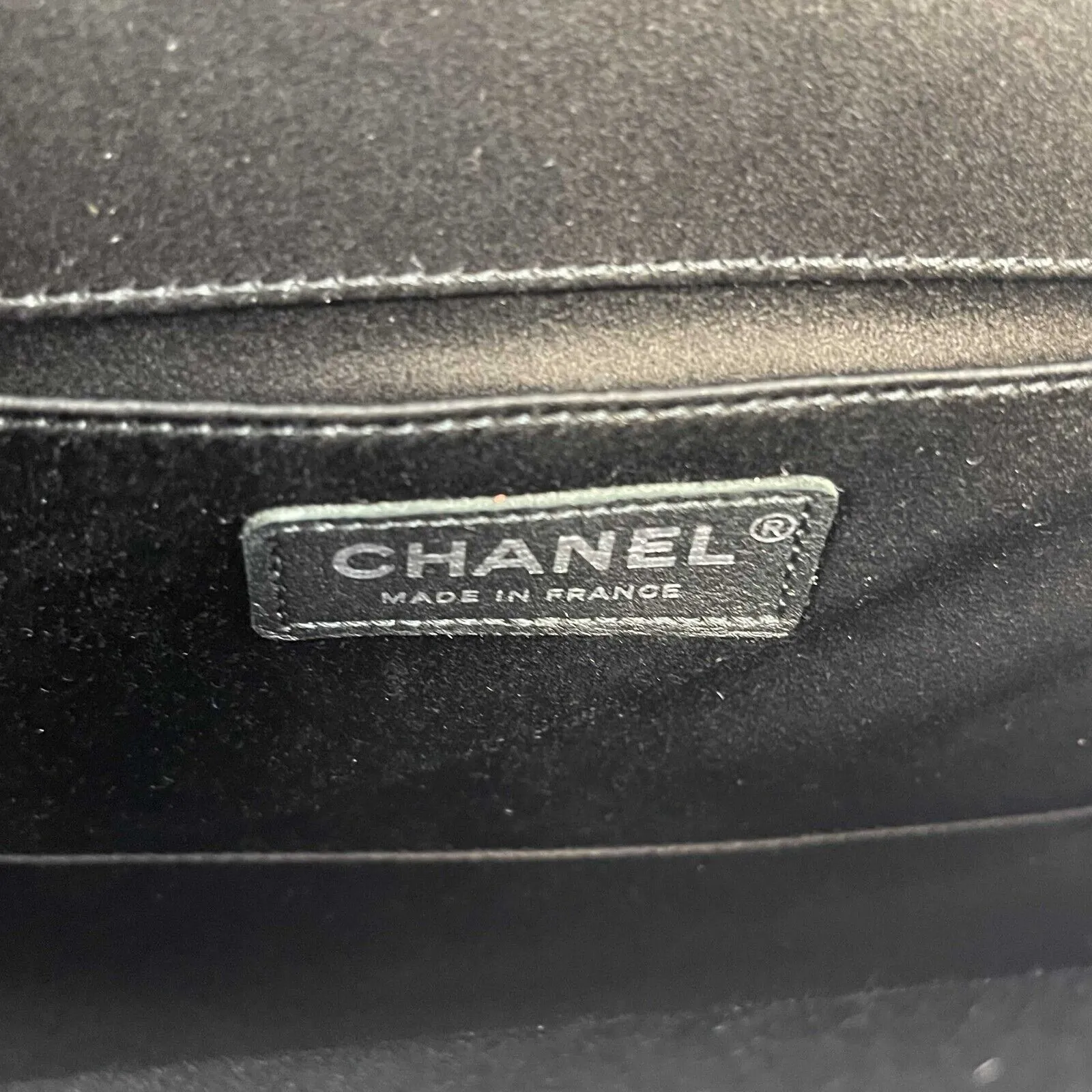 CHANEL - Satin Pearl Medium Boy Flap Black / Ivory CC Shoulder Bag / Crossbody