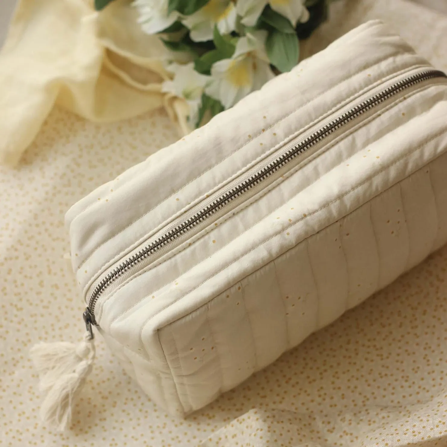 Cotton Quilted Wash Bag (Wild Chamomile)
