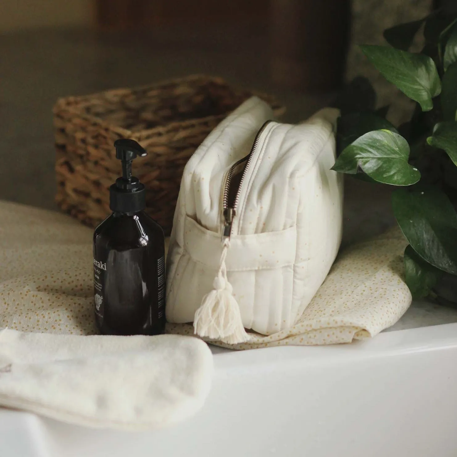 Cotton Quilted Wash Bag (Wild Chamomile)