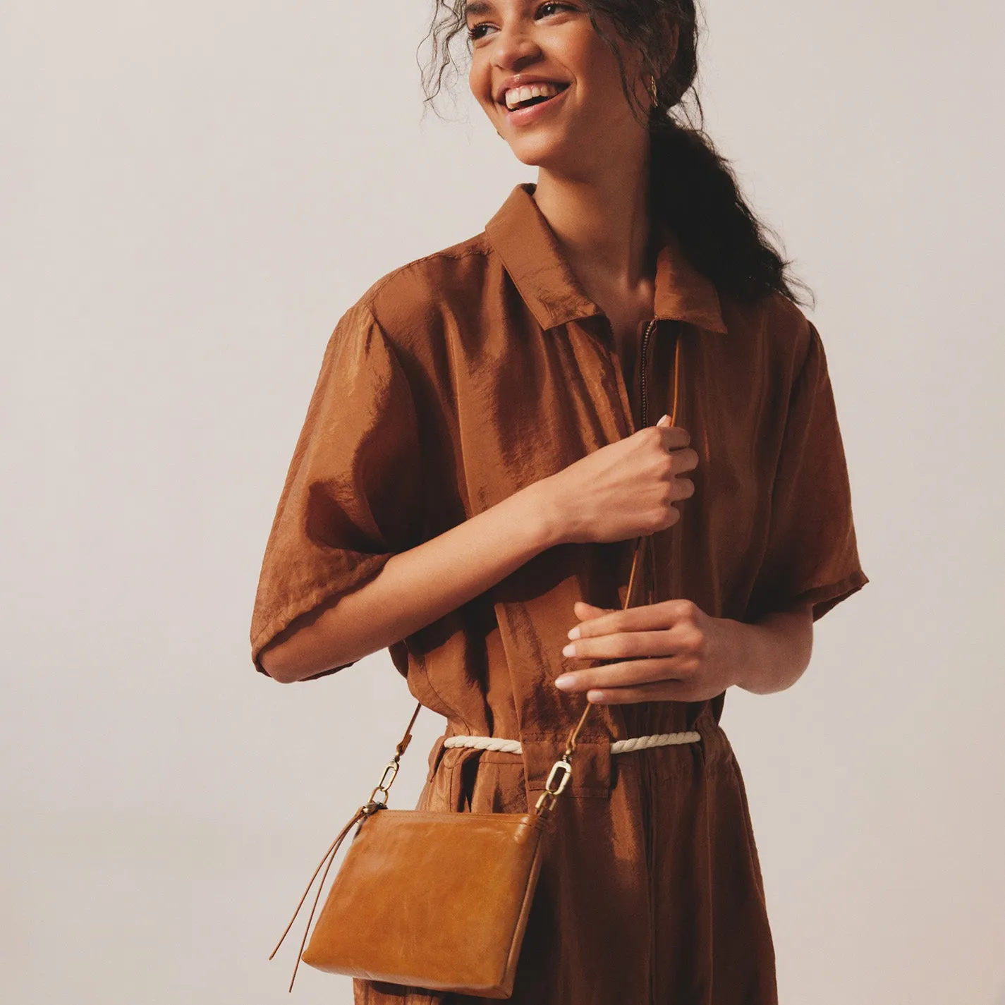 Hobo Darcy Crossbody - Truffle