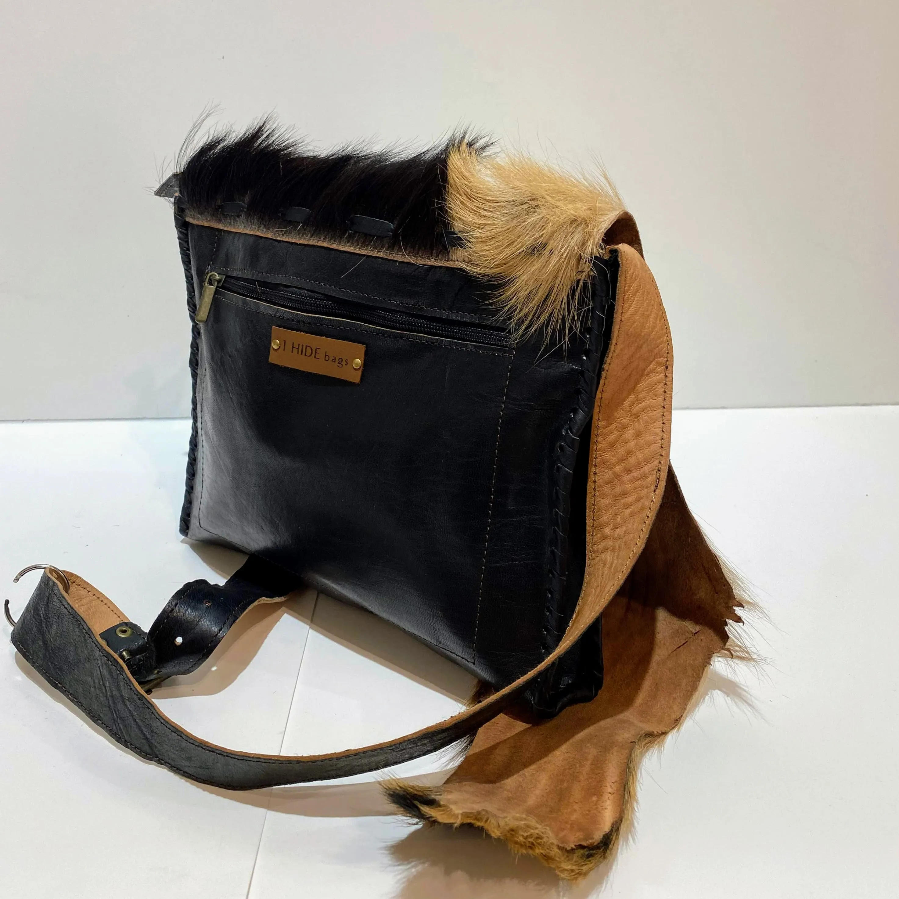 LARGE HIDE CROSSBODY
