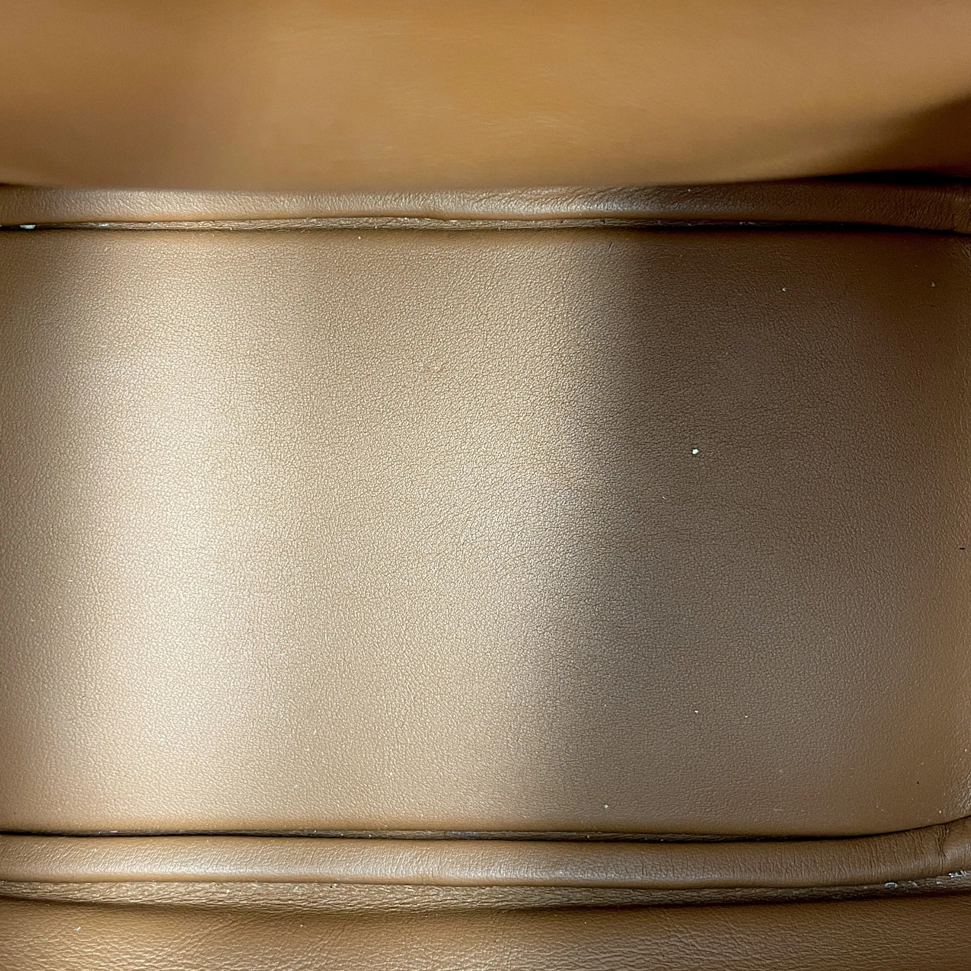 Lindy Mini Gold in Clemence, Gold hardware