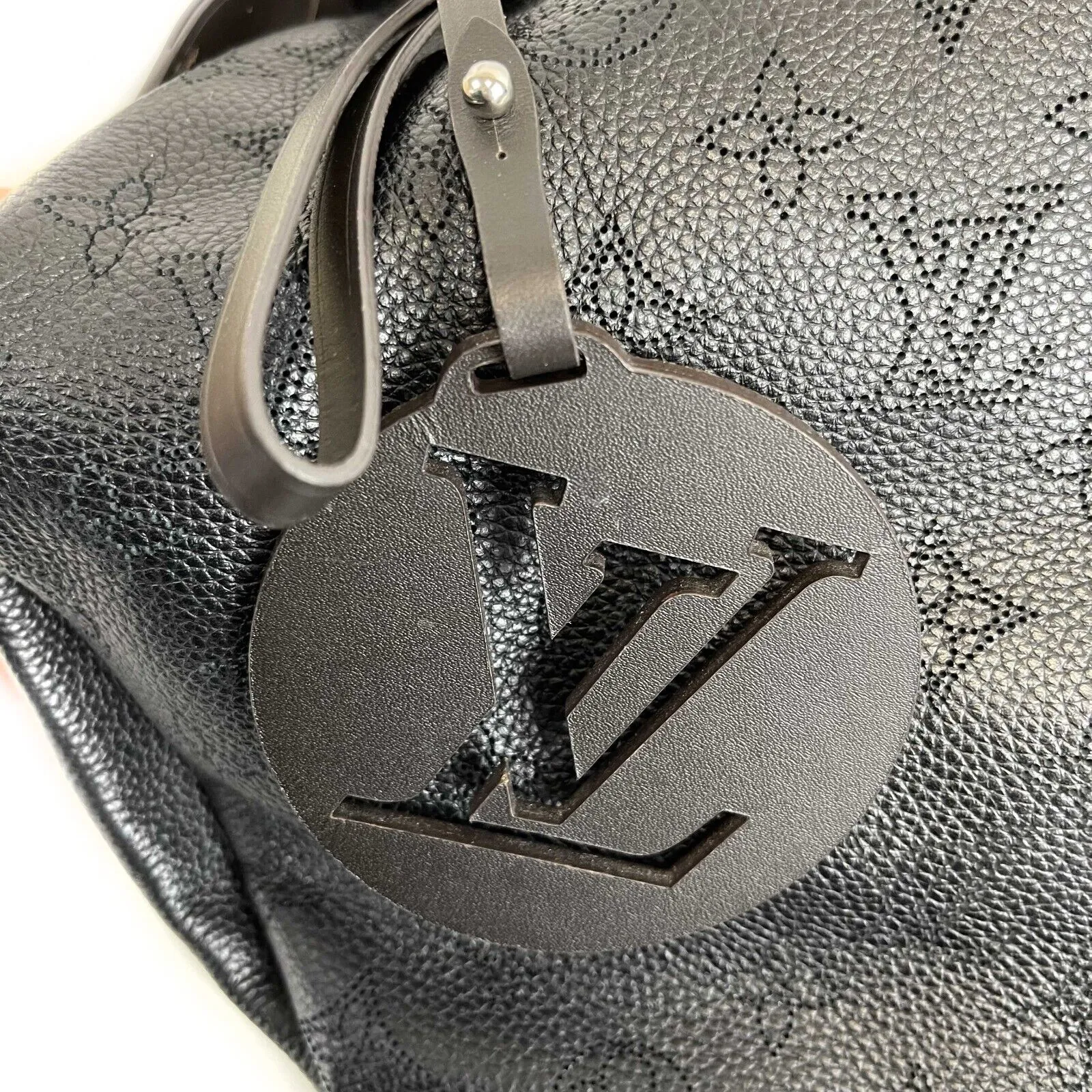 Louis Vuitton - Beaubourg Hobo MM - Black Monogram Leather Top Handle w/ Strap