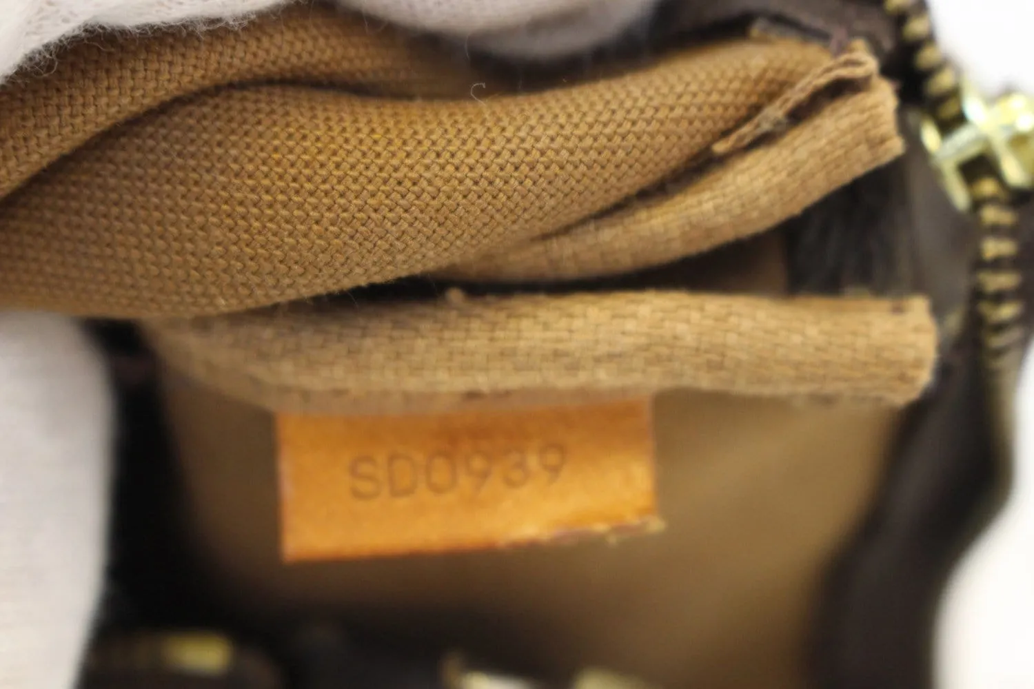 LOUIS VUITTON Monogram Pochette Accessoires Long Strap