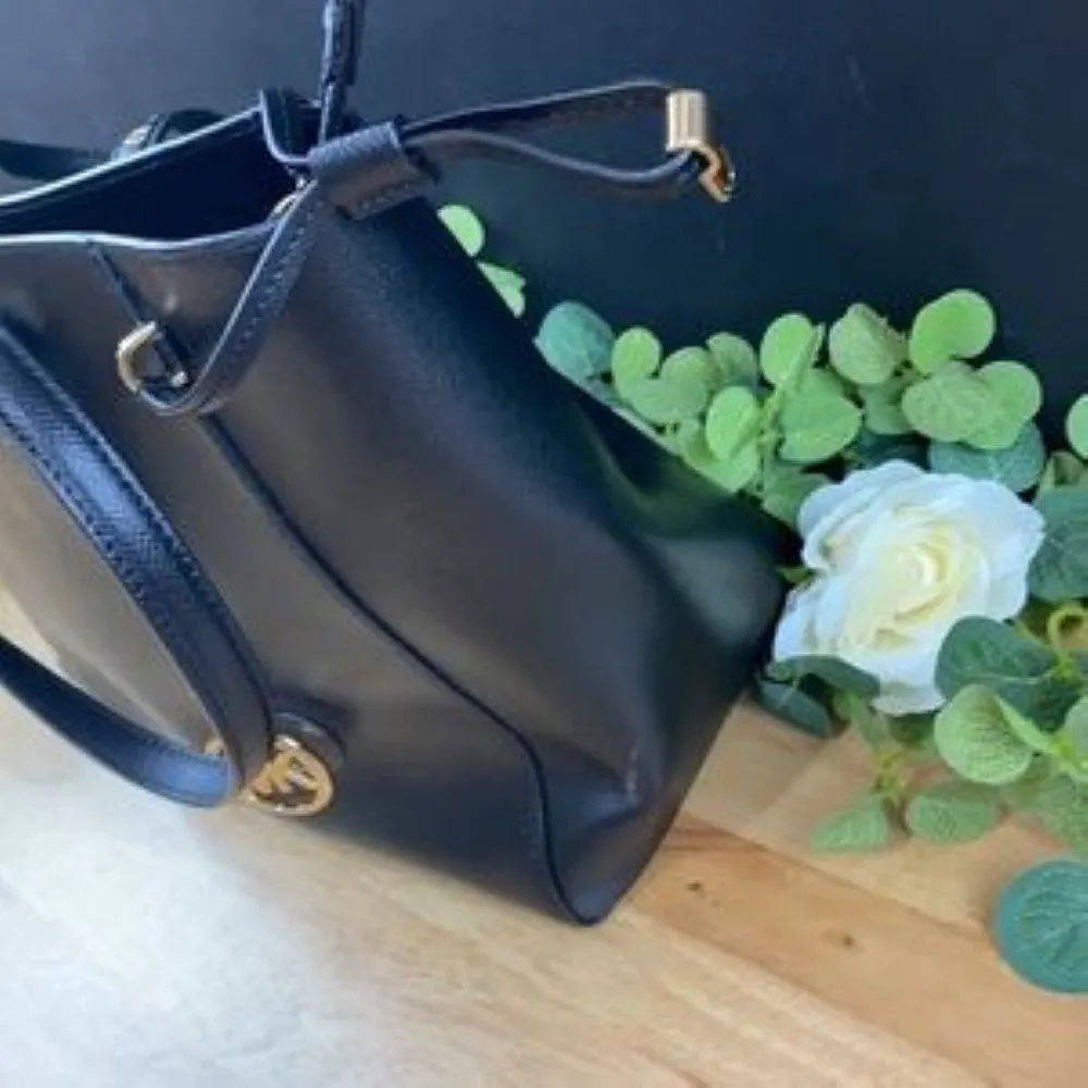 Michael Michael Kors Voyager Leather Tote - Black 505718