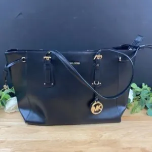 Michael Michael Kors Voyager Leather Tote - Black 505718