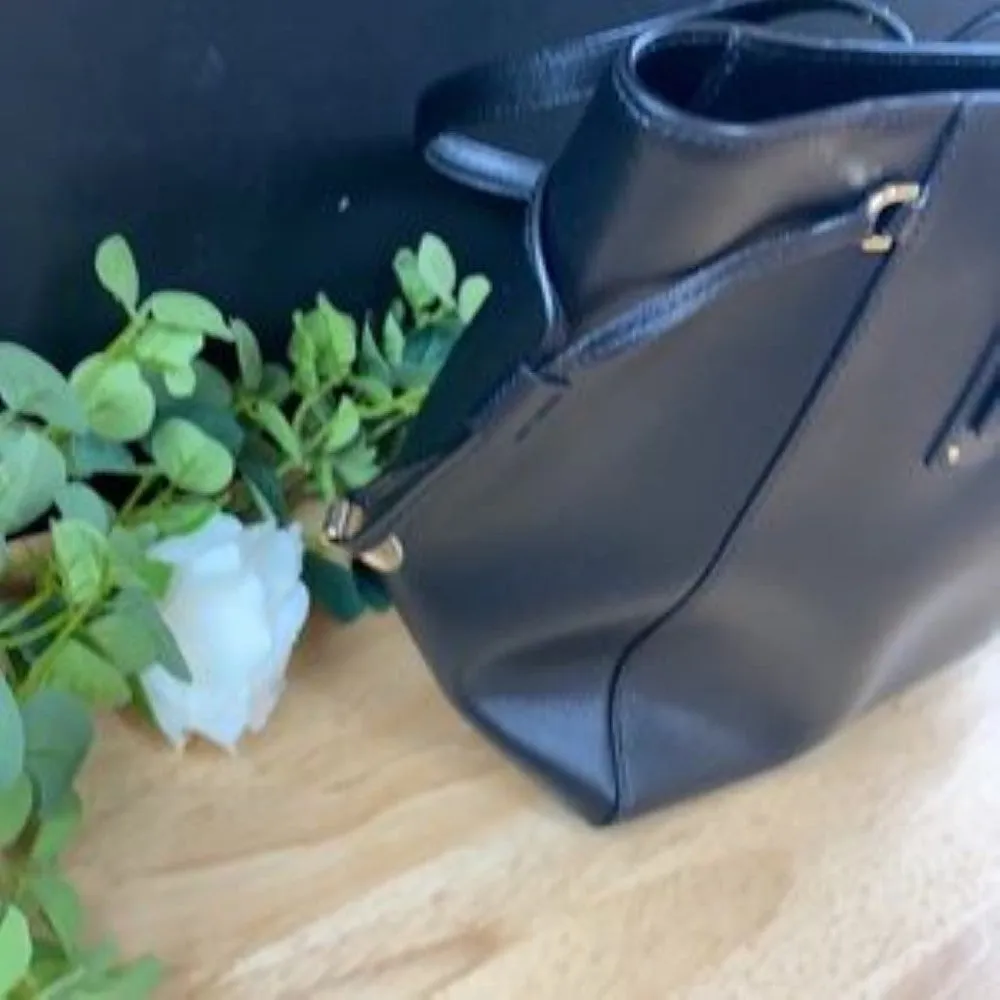 Michael Michael Kors Voyager Leather Tote - Black 505718