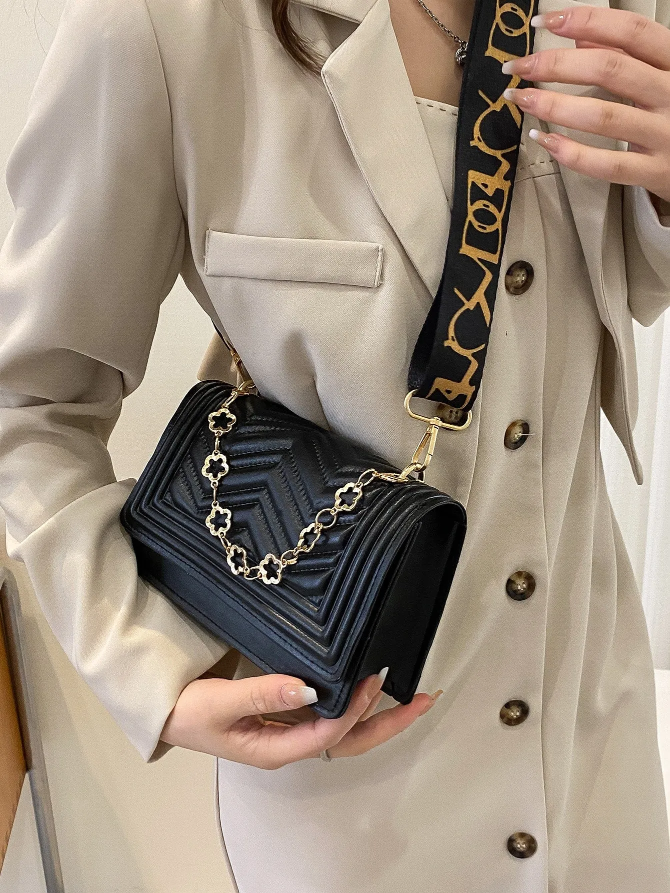 Mini Chevron Chain Decor Square Bag - Black