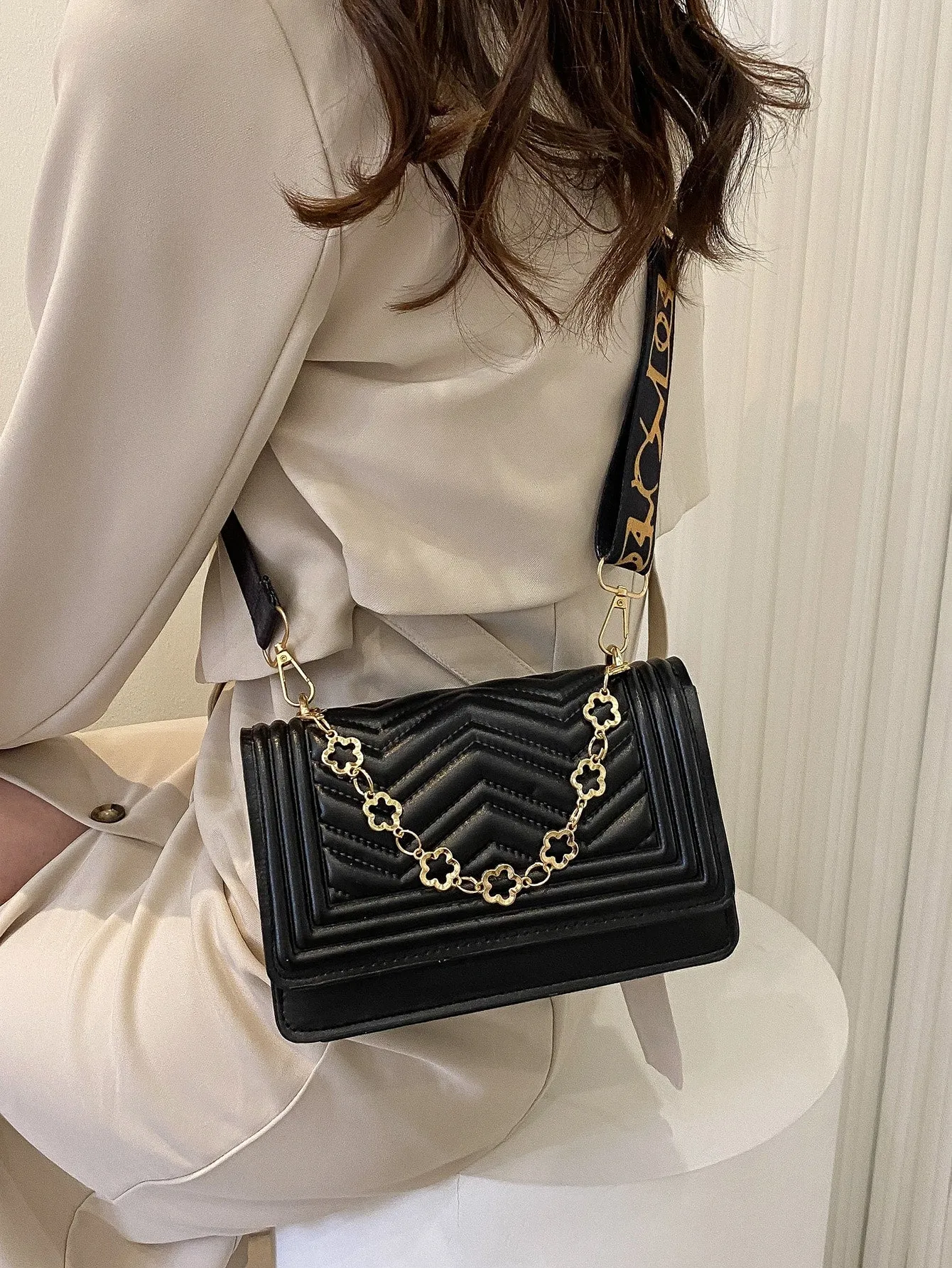 Mini Chevron Chain Decor Square Bag - Black