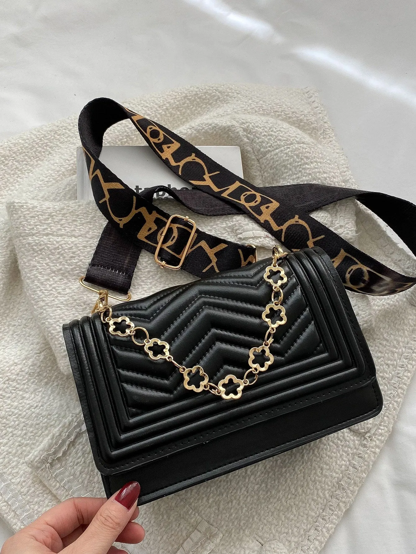 Mini Chevron Chain Decor Square Bag - Black