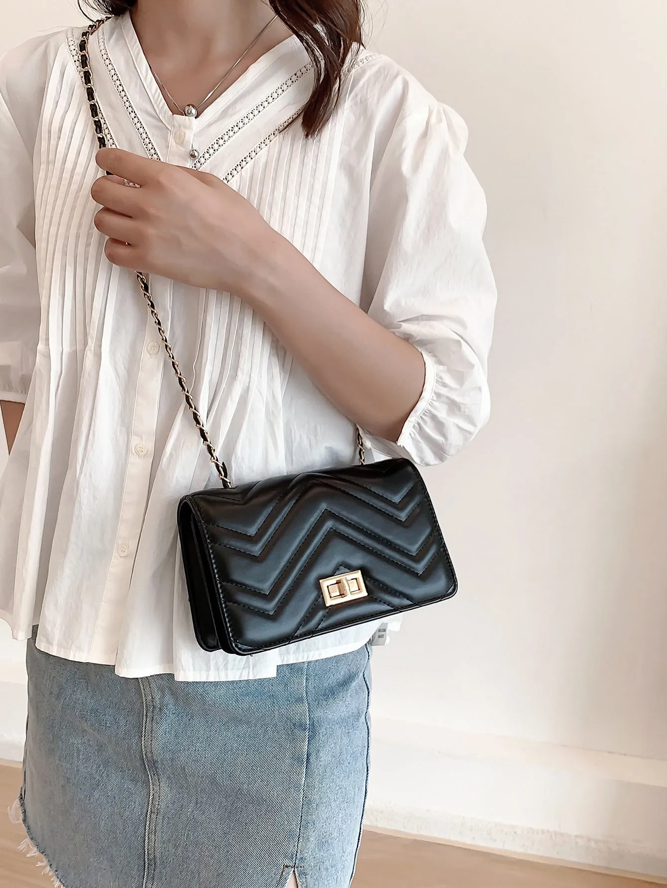 Mini Chevron Quilted Twist Lock Flap Chain Square Bag - Black- FD ⚡