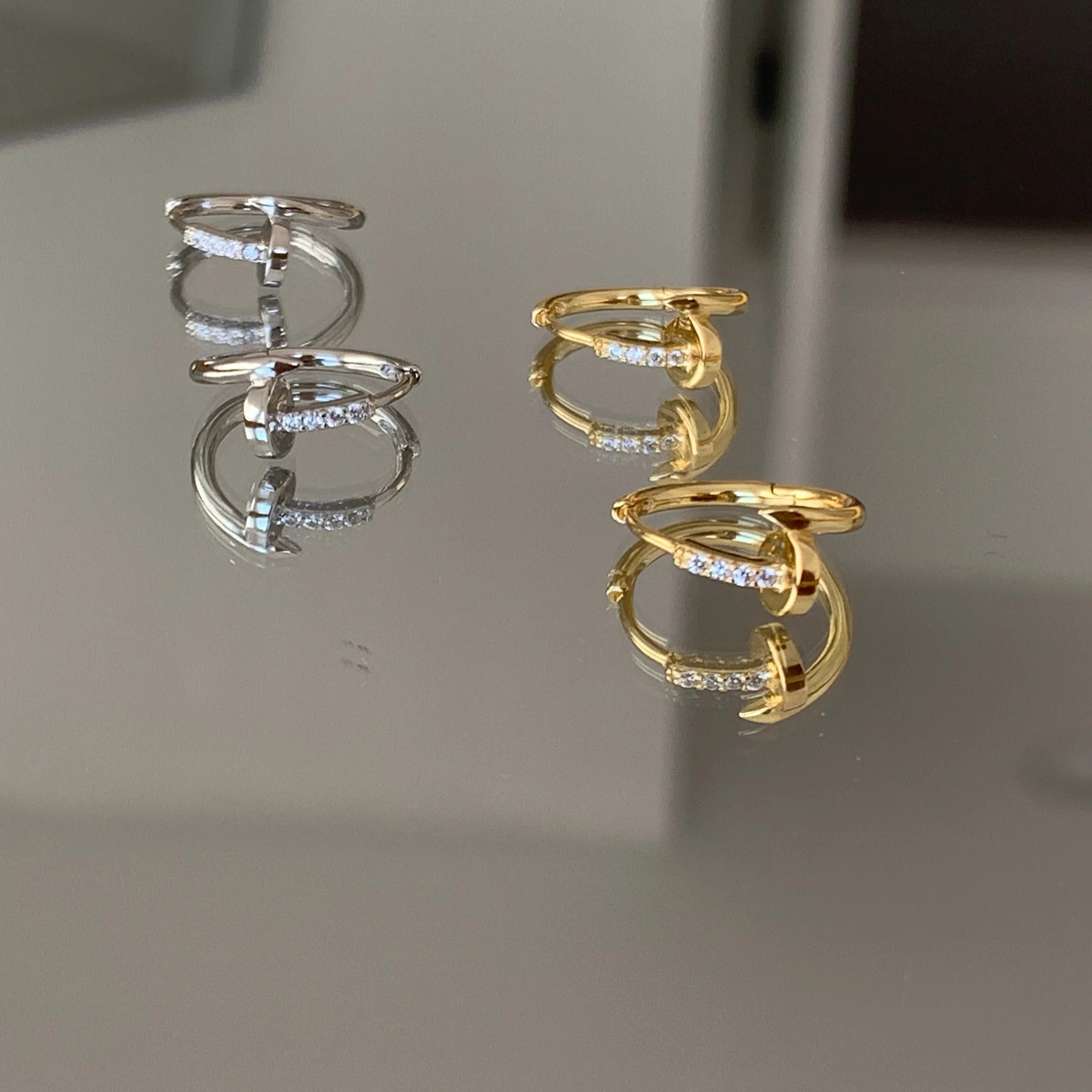 Mini Clavo Earrings