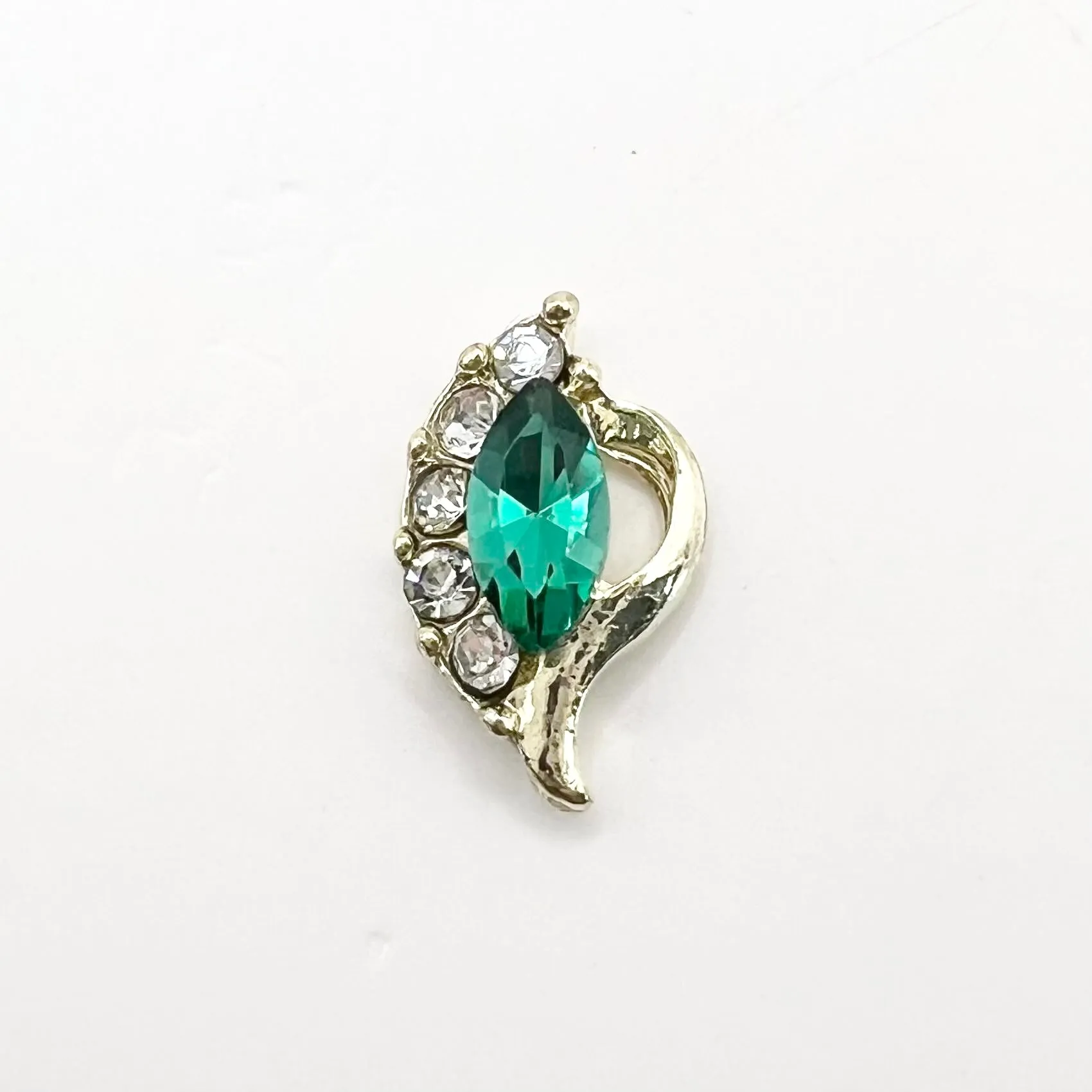 Queen - Nail Charms 10pc - #228 Gold Green Leafs with Crystals