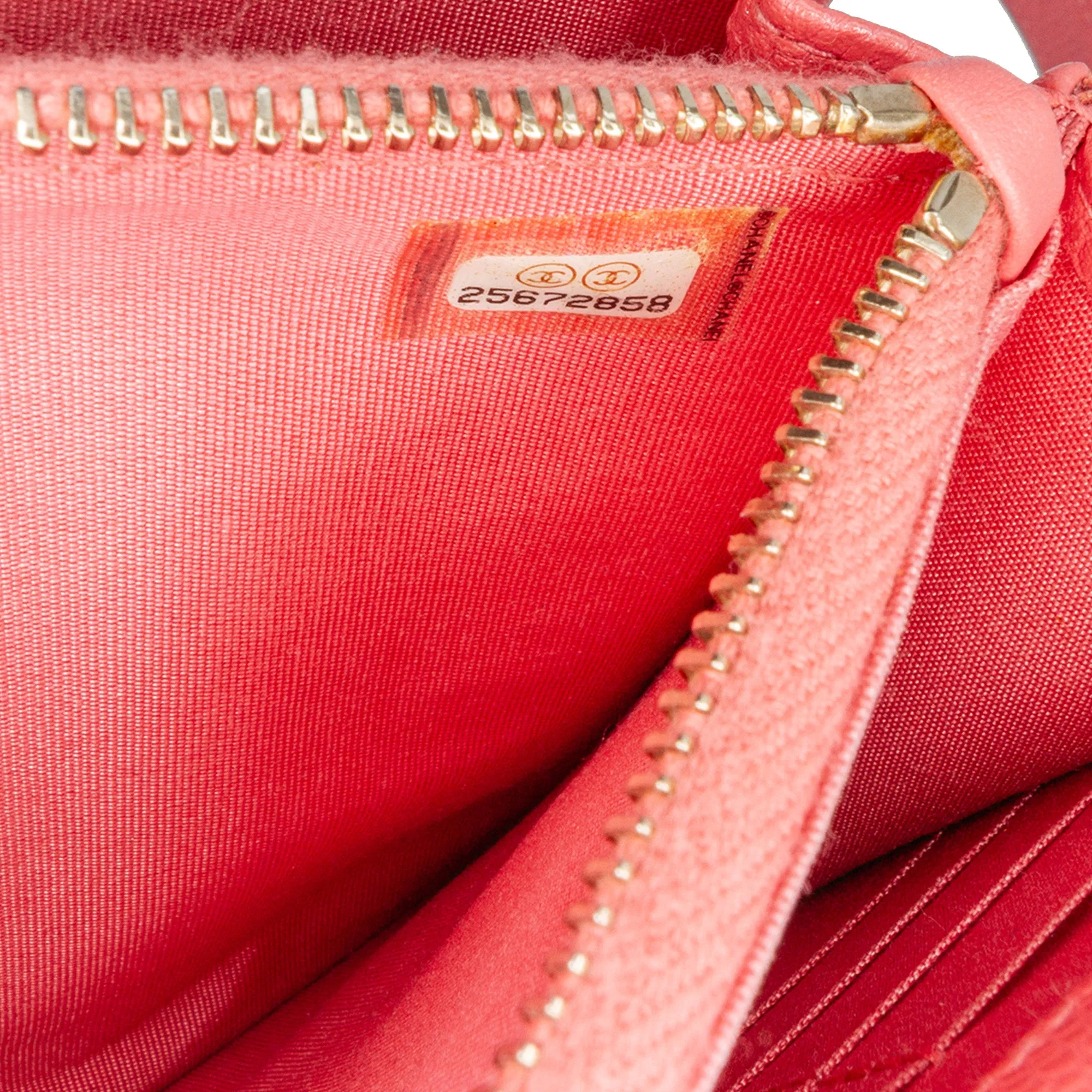 Quilted Caviar Golden Class Wallet On Chain