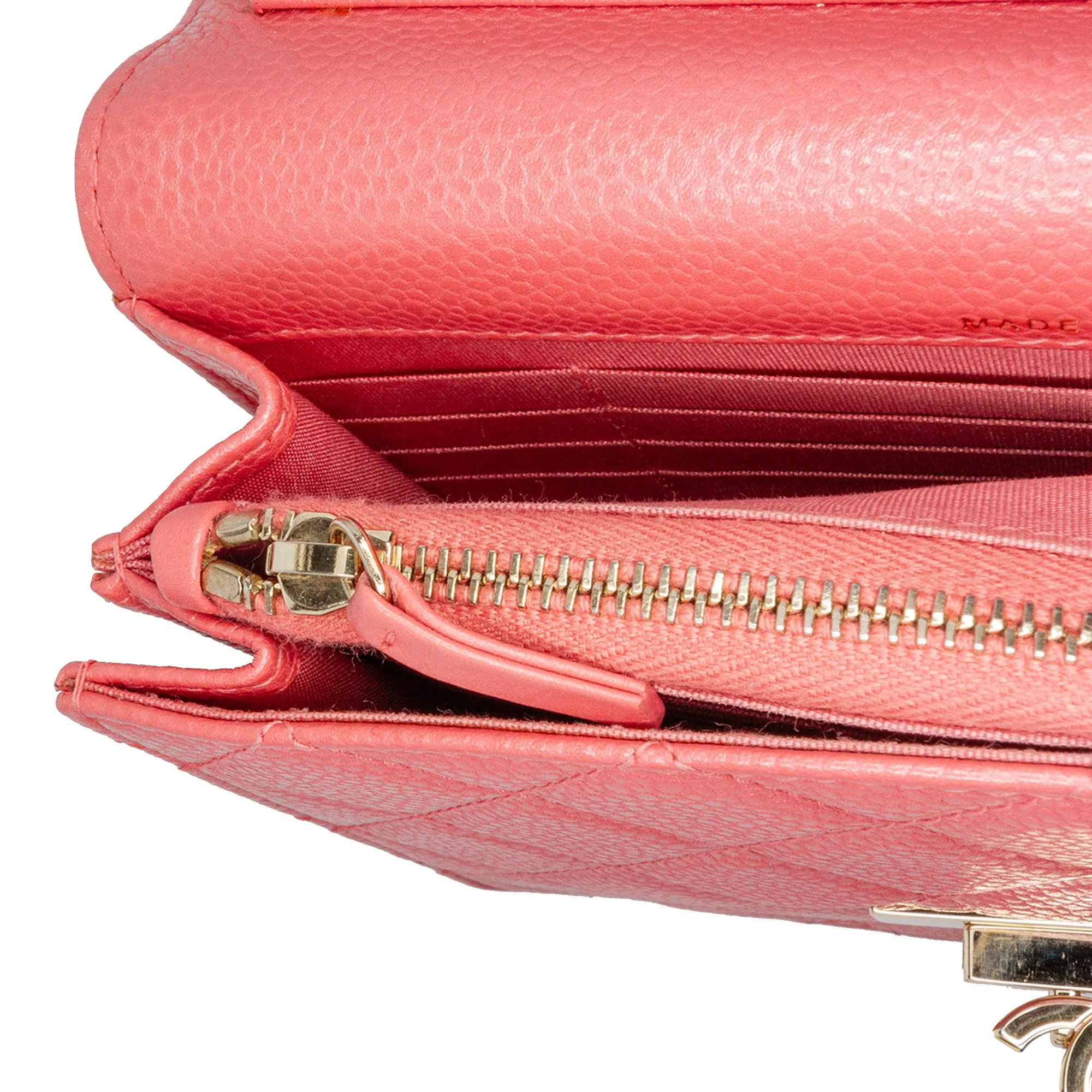 Quilted Caviar Golden Class Wallet On Chain