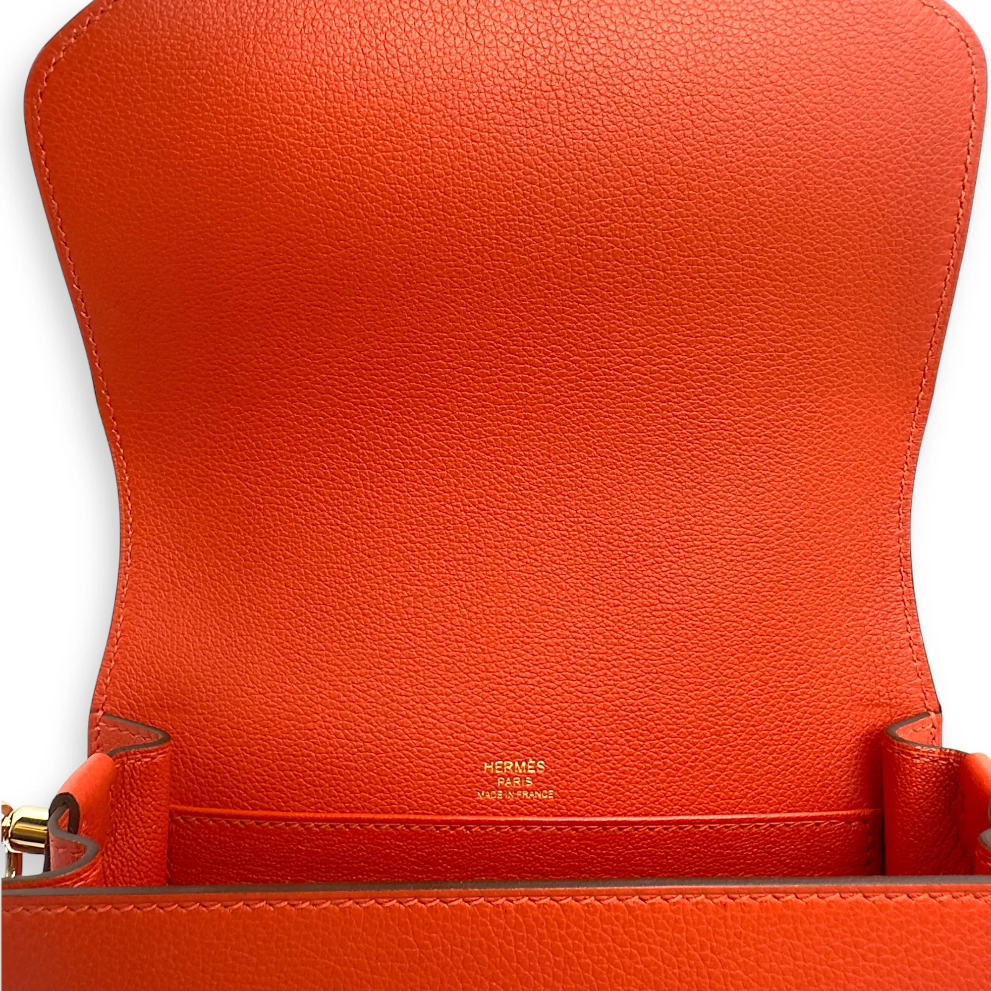 Roulis Bicolore Mini Capucine/Terre Battue in Evercolor, Permabrass hardware