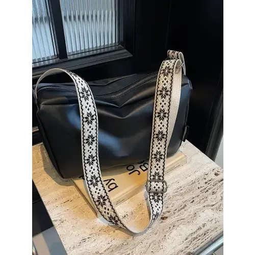Shimmering Silver Adjustable Strap Crossbody Bag for Effortless Style