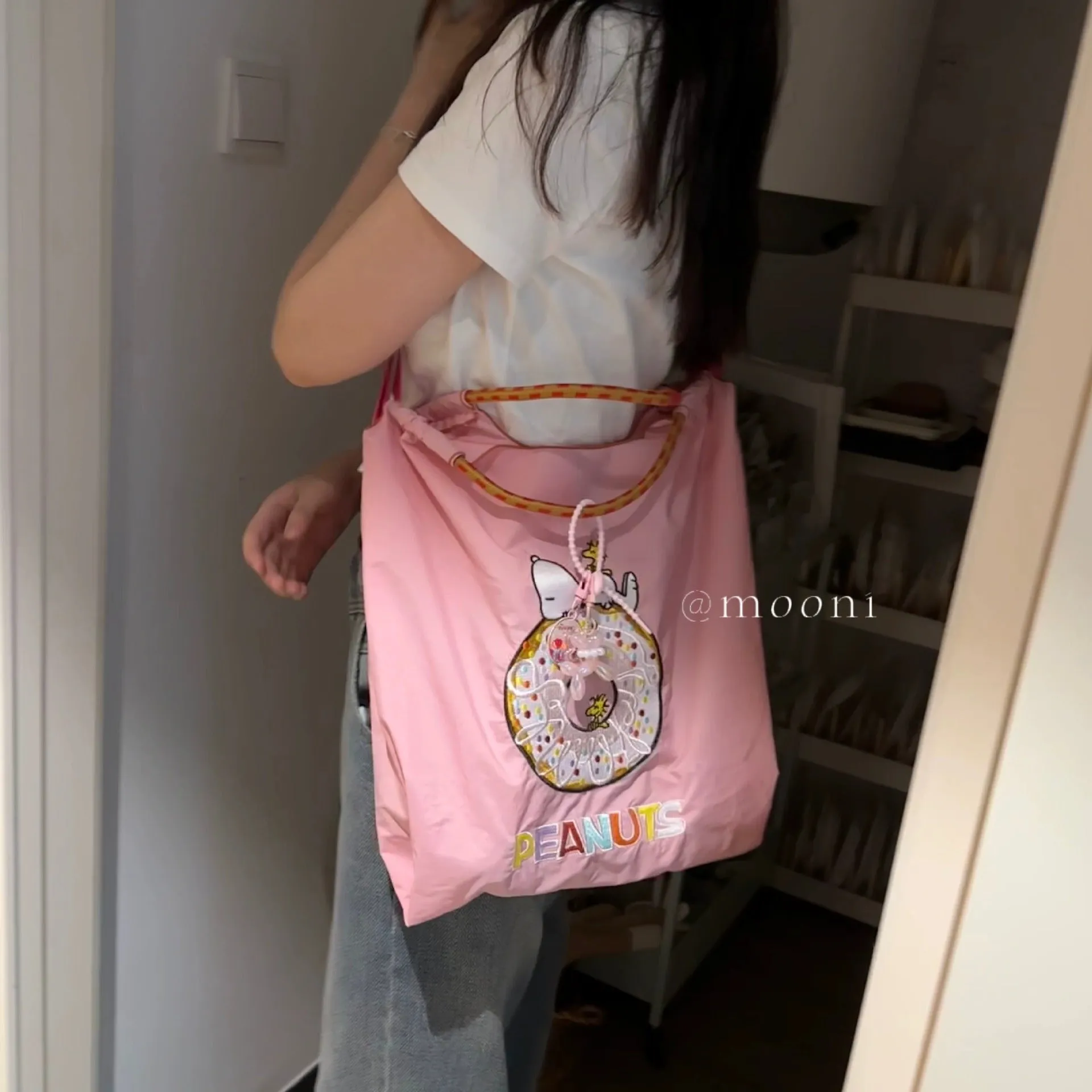 Snoopy Chain Donut Embroidered Handbag