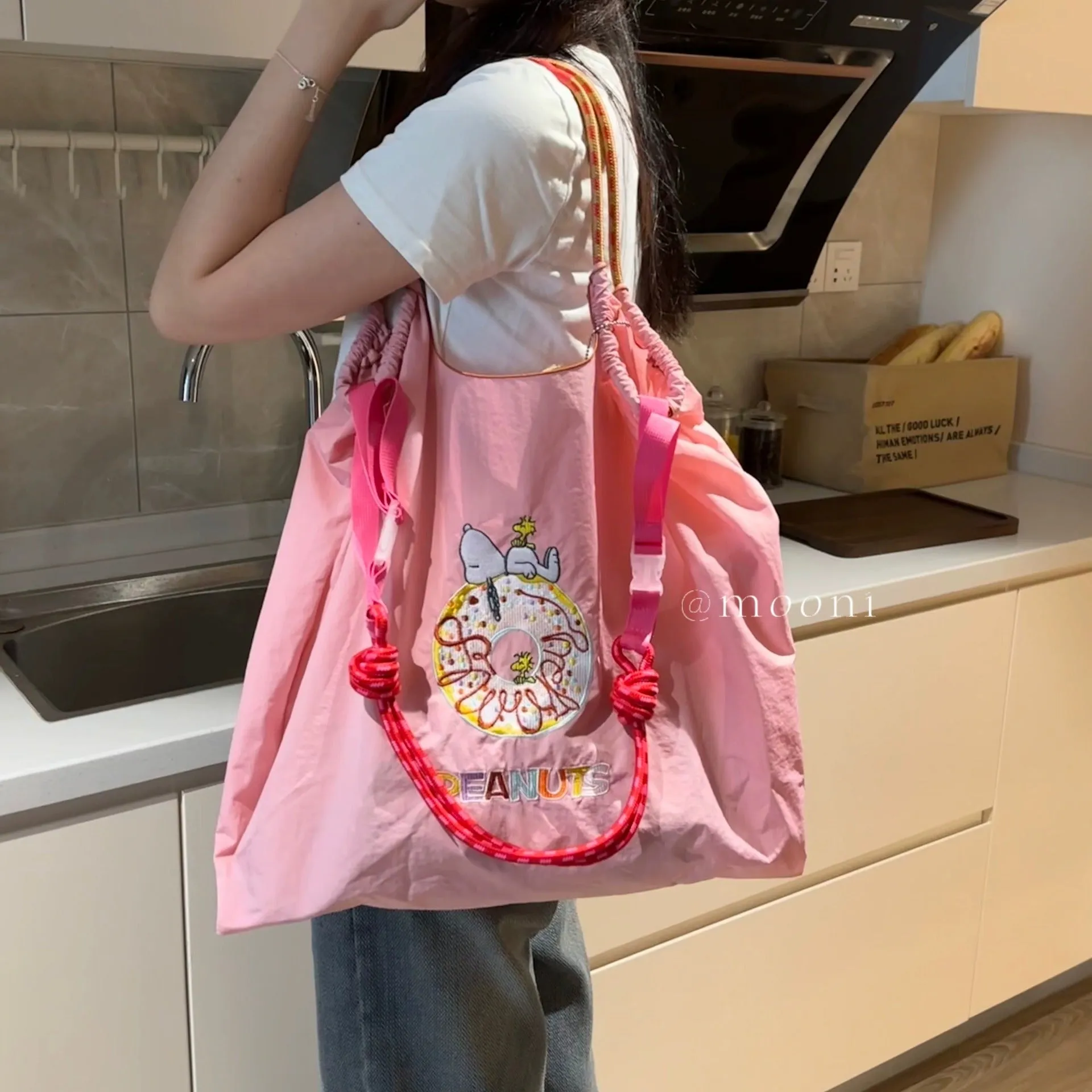 Snoopy Chain Donut Embroidered Handbag