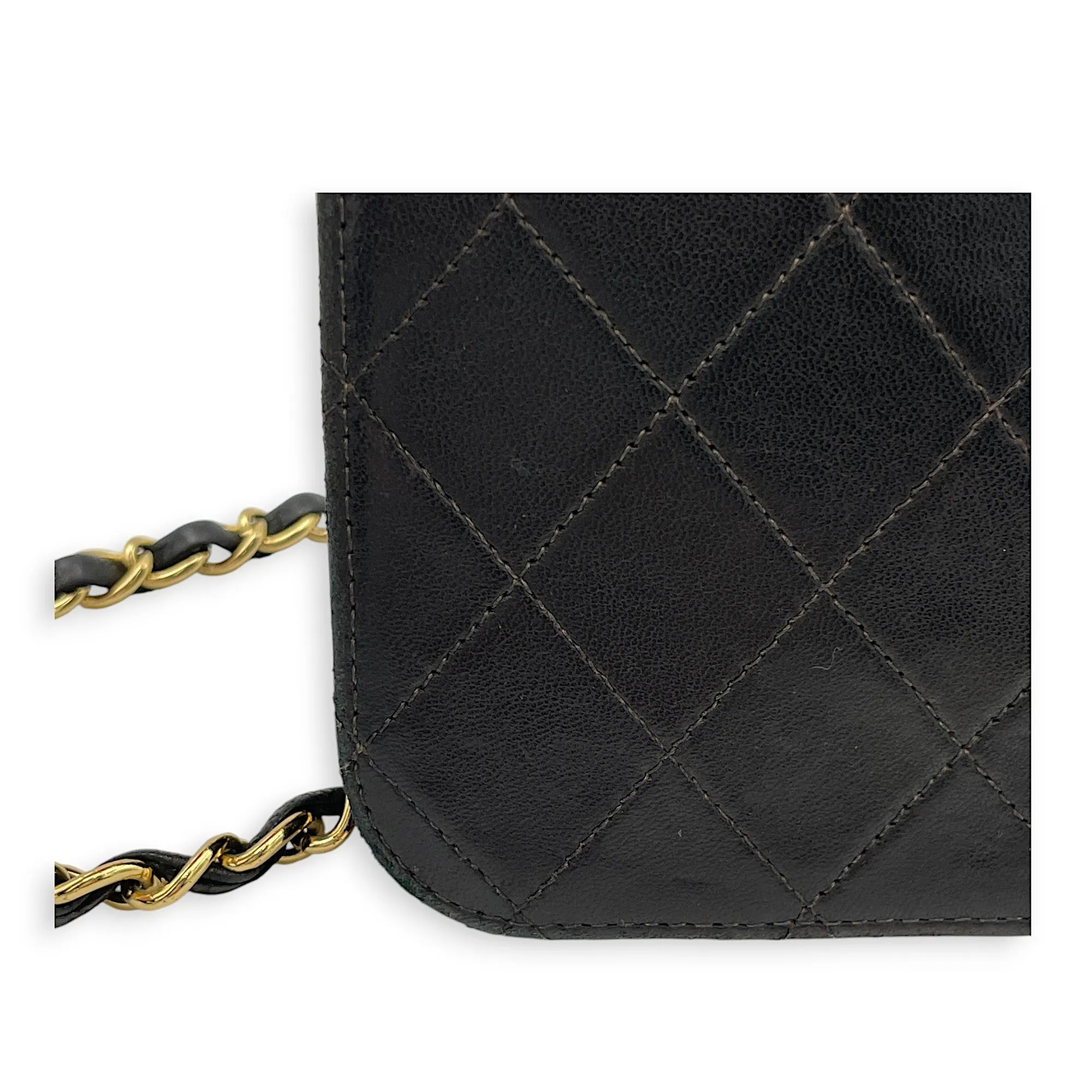 Vintage Quilted Flap Crossbody bag in Lambskin, Gold Hardware